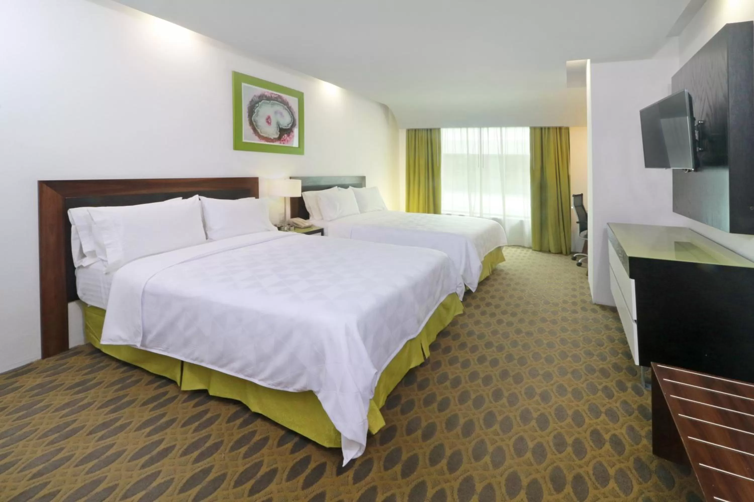 Photo of the whole room, Bed in Holiday Inn Queretaro Zona Krystal by IHG