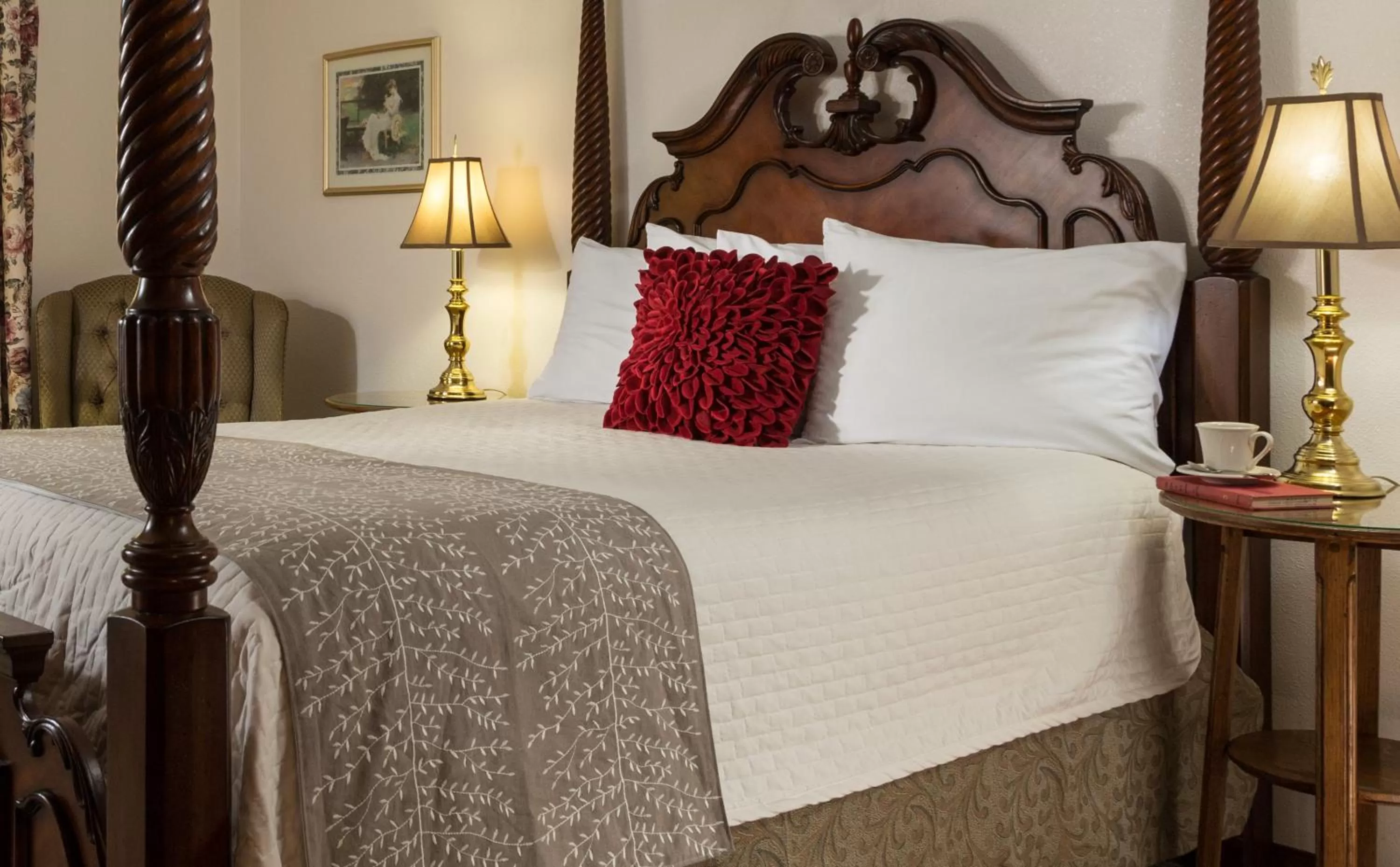 Bed in The Roosevelt Inn