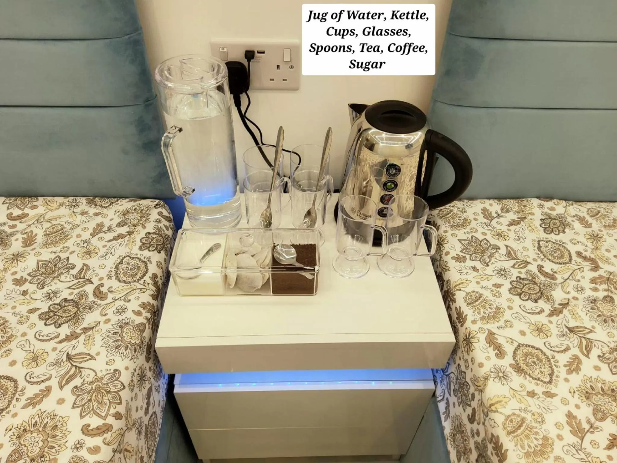 Coffee/tea facilities, Kitchen/Kitchenette in Double Bedroom w Ensuite Bathroom Near Grand Union Canal for Family and Friends