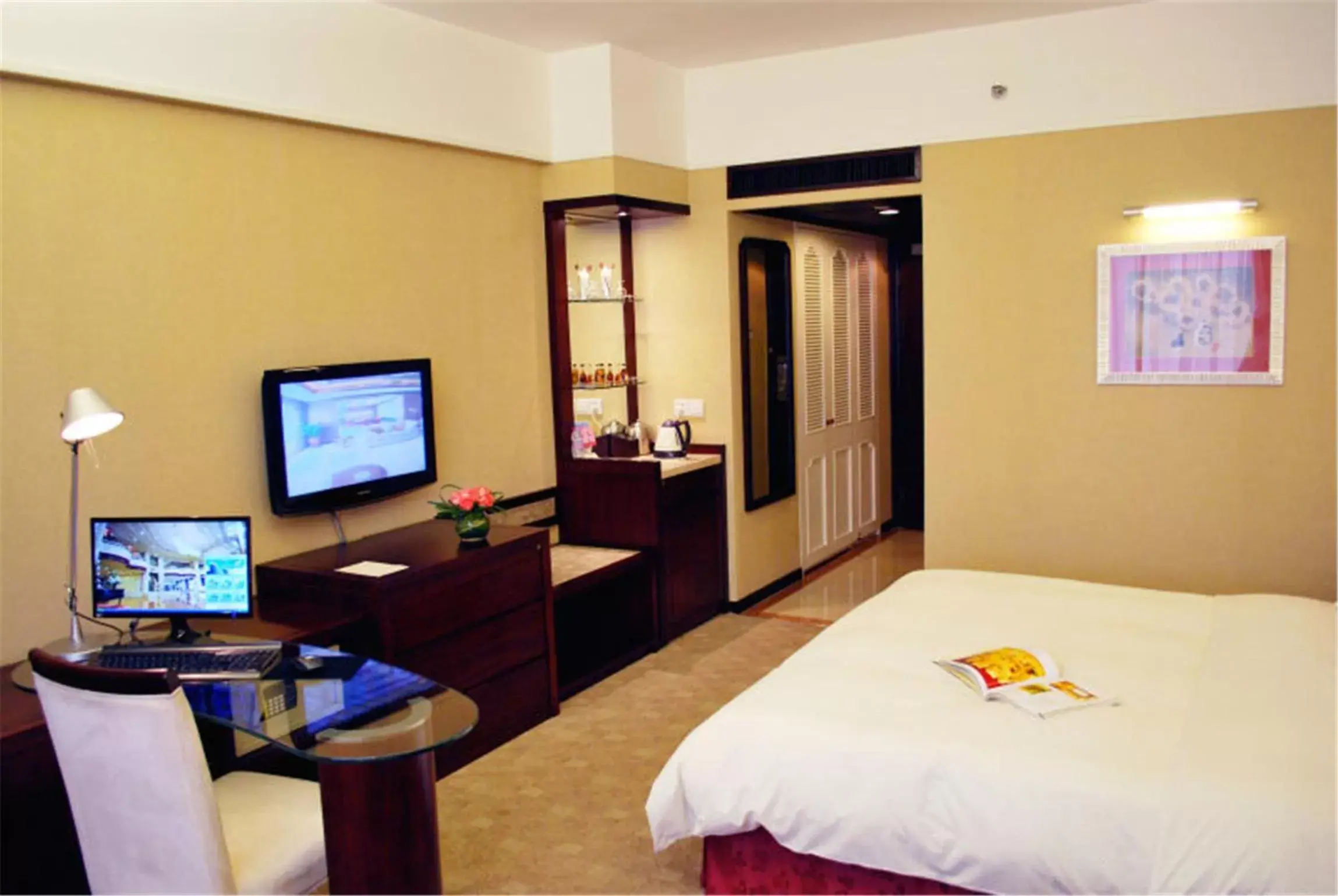 Bedroom, Room Photo in Zhongshan International Hotel