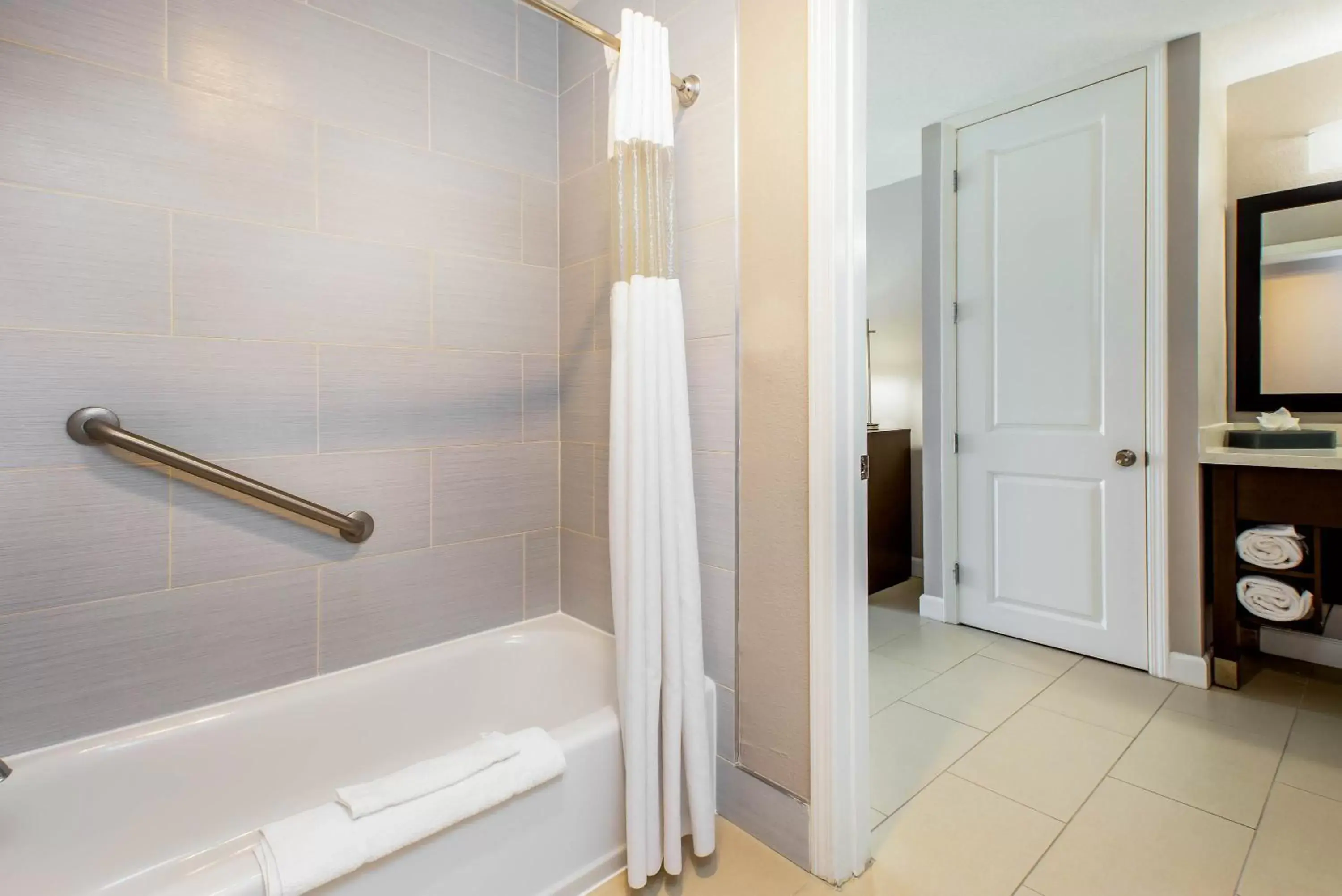 Shower, Bathroom in La Quinta by Wyndham Pomona