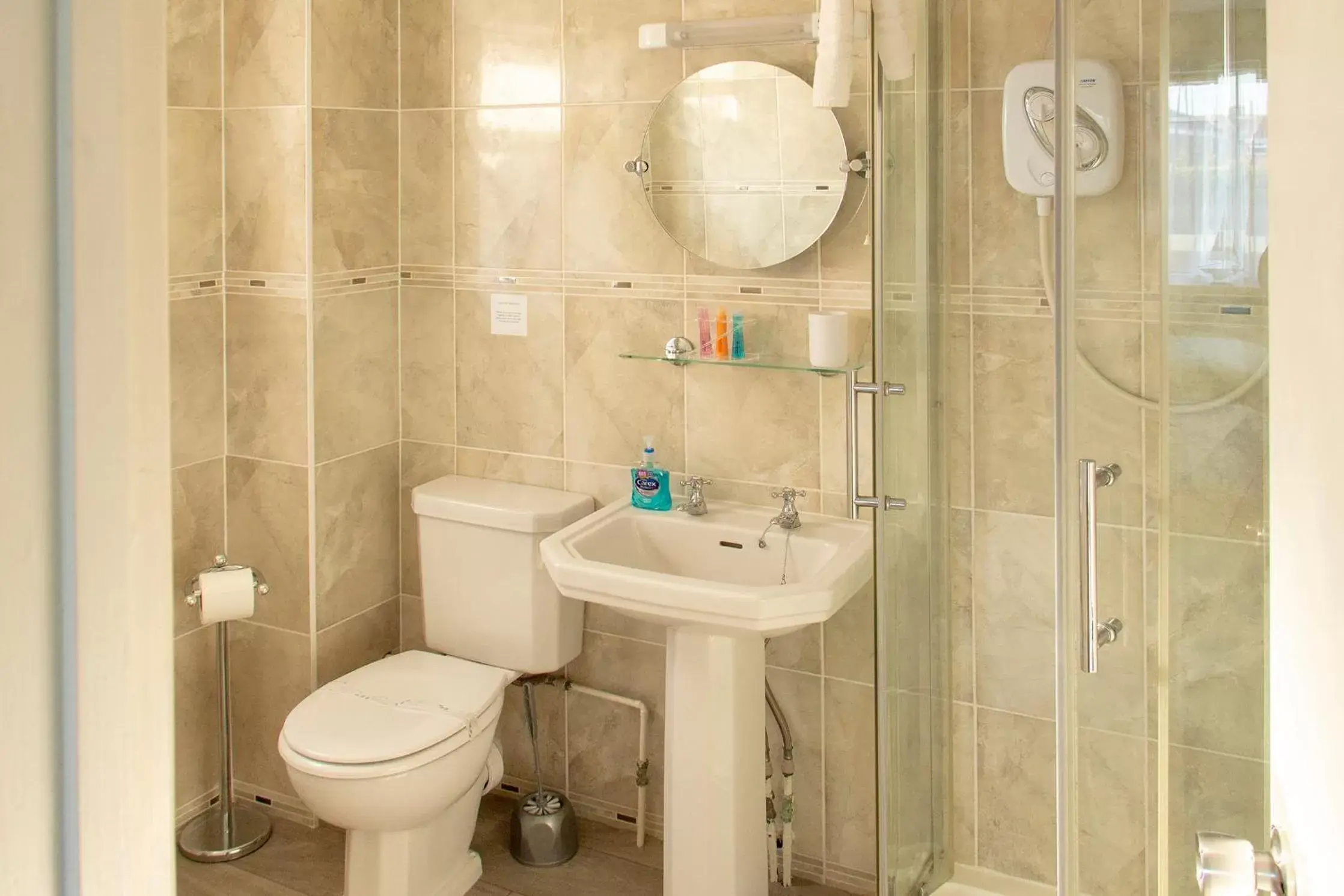 Shower, Bathroom in Leeward House B&B