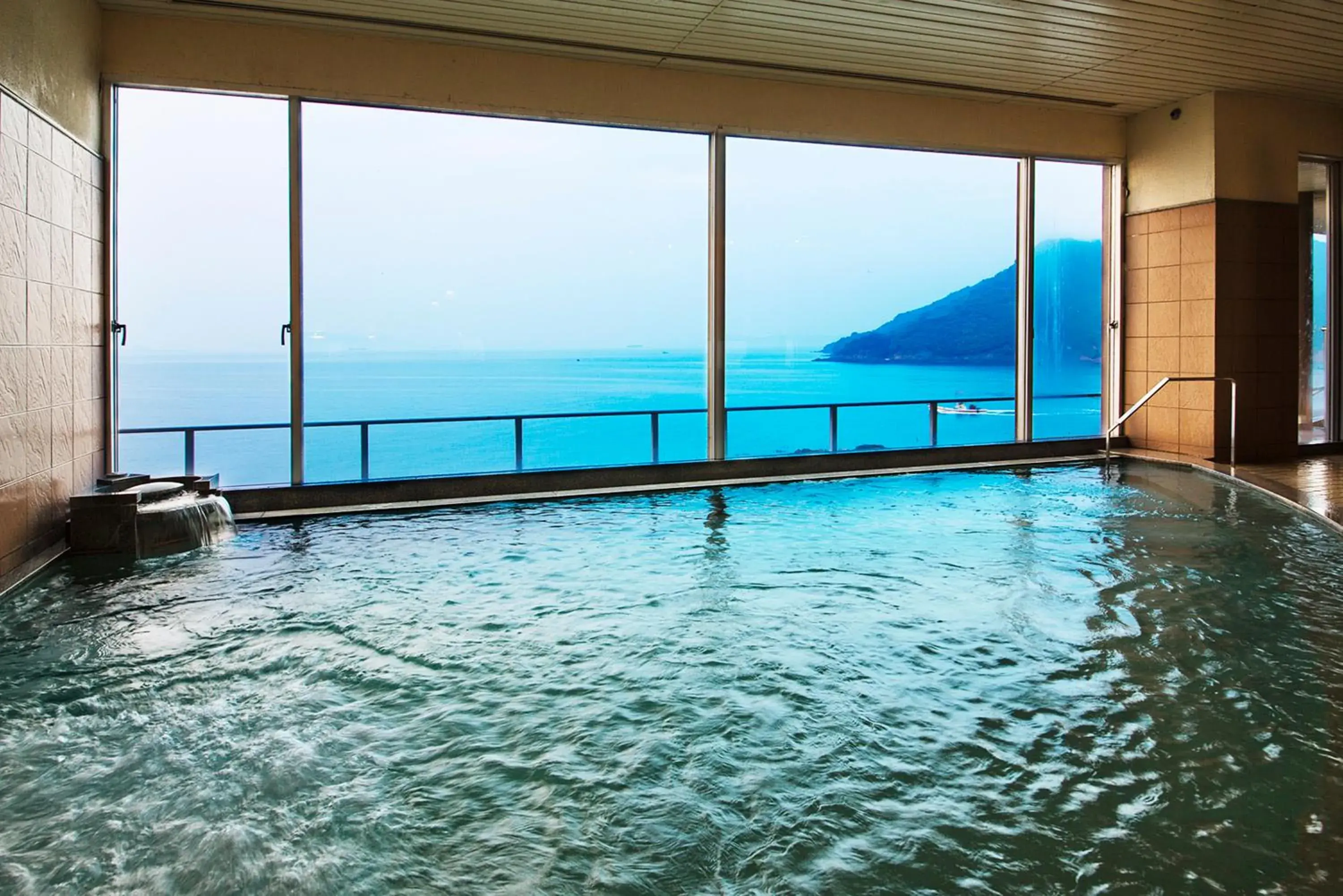 Hot Spring Bath, Swimming Pool in Hotel Ofutei