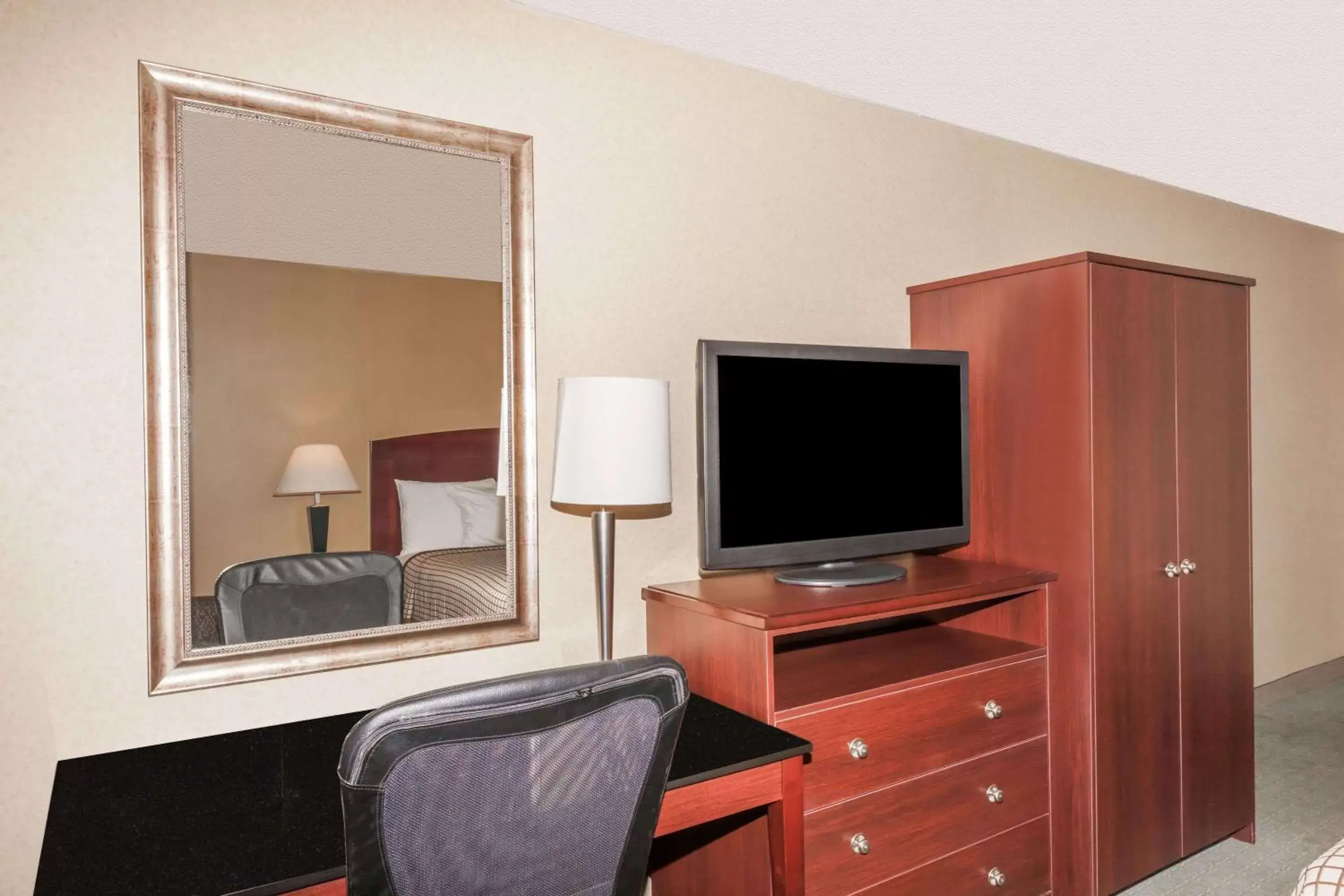 Photo of the whole room, TV/Entertainment Center in Days Inn by Wyndham Utica