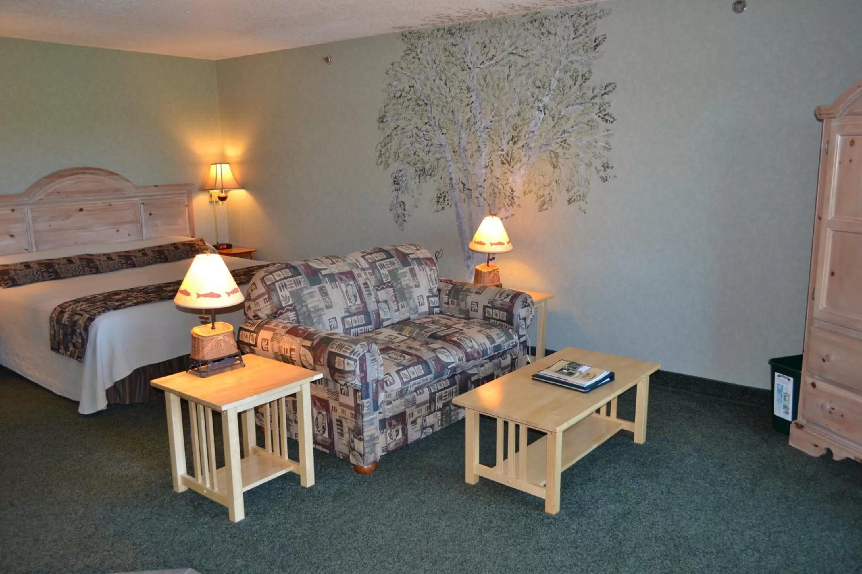 Living room in Crooked River Lodge