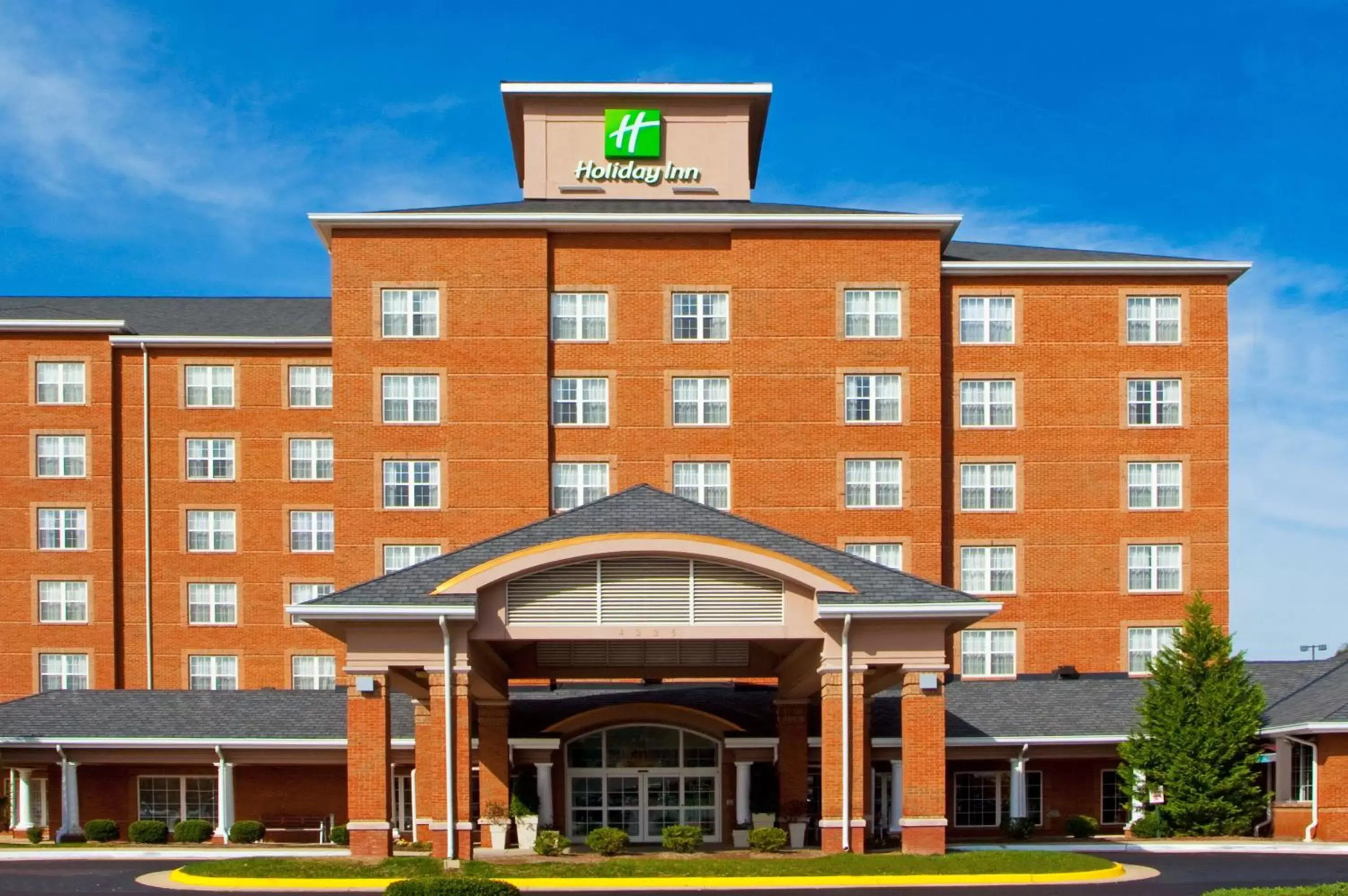 Property Building in Holiday Inn Chantilly-Dulles Expo Airport, an IHG Hotel