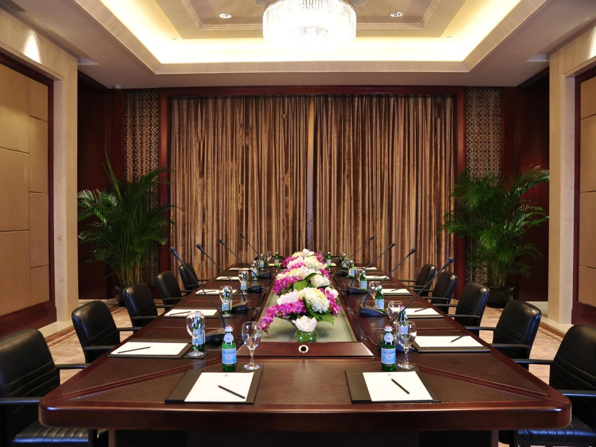 Business facilities in Jinling Purple Mountain Hotel Shanghai（Shanghai Grand Trustel Purple Mountain Hotel）