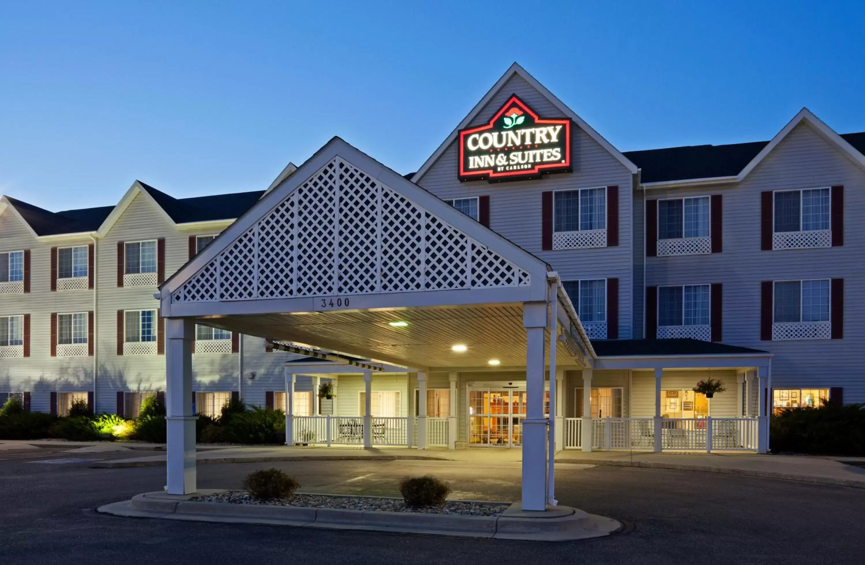 Facade/entrance, Property Building in Country Inn & Suites by Radisson, Watertown, SD