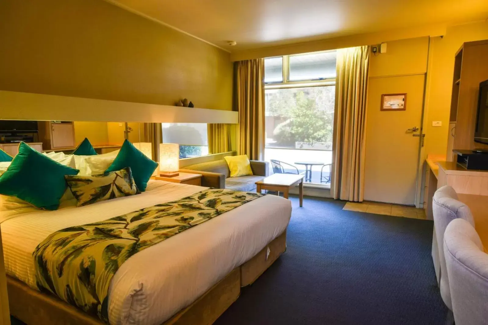 Deluxe King Room in Comfort Inn & Suites Lakes Entrance