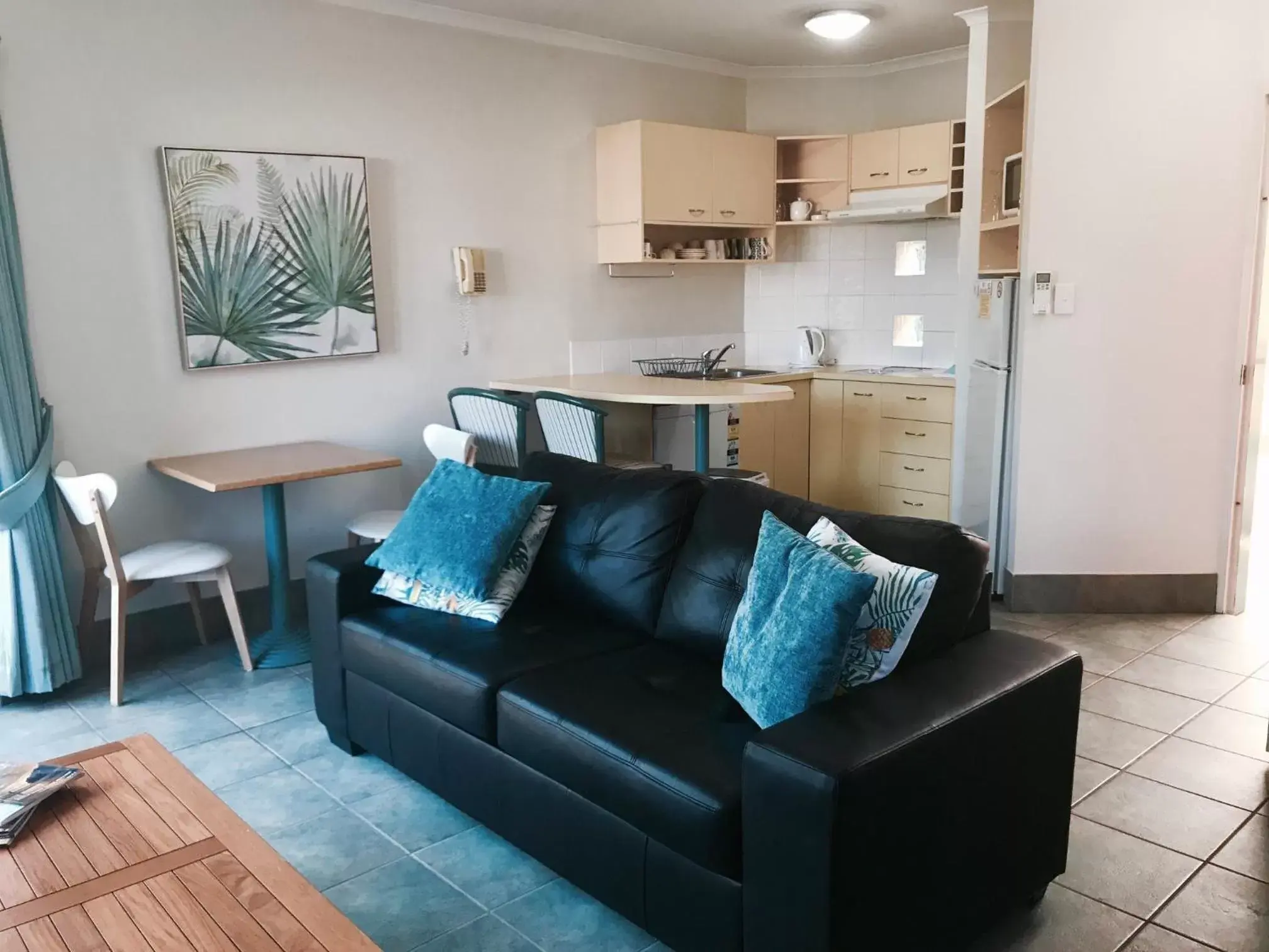 Kitchen or kitchenette, Seating Area in Noosa River Sandy Shores