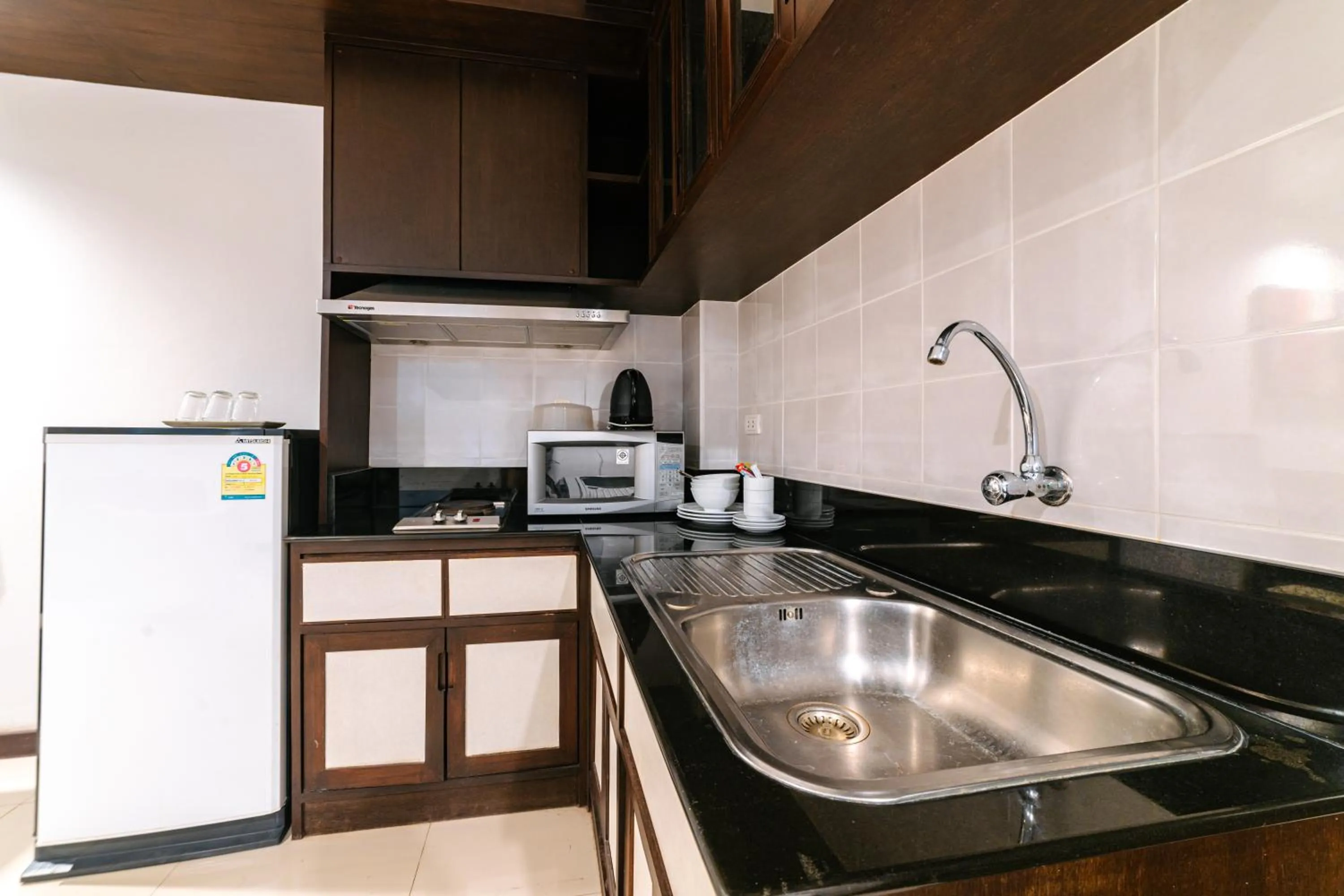 Kitchen or kitchenette in Ratana Hotel Sakdidet, PHUKET TOWN