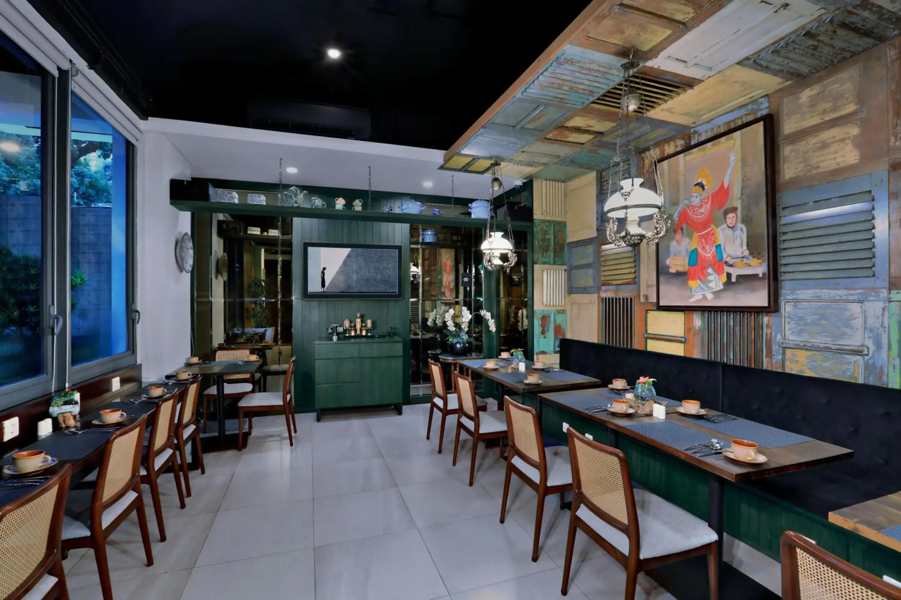 Restaurant/places to eat in S7 SUITES GANDARIA Restaurant/places to eat in S7 SUITES GANDARIA