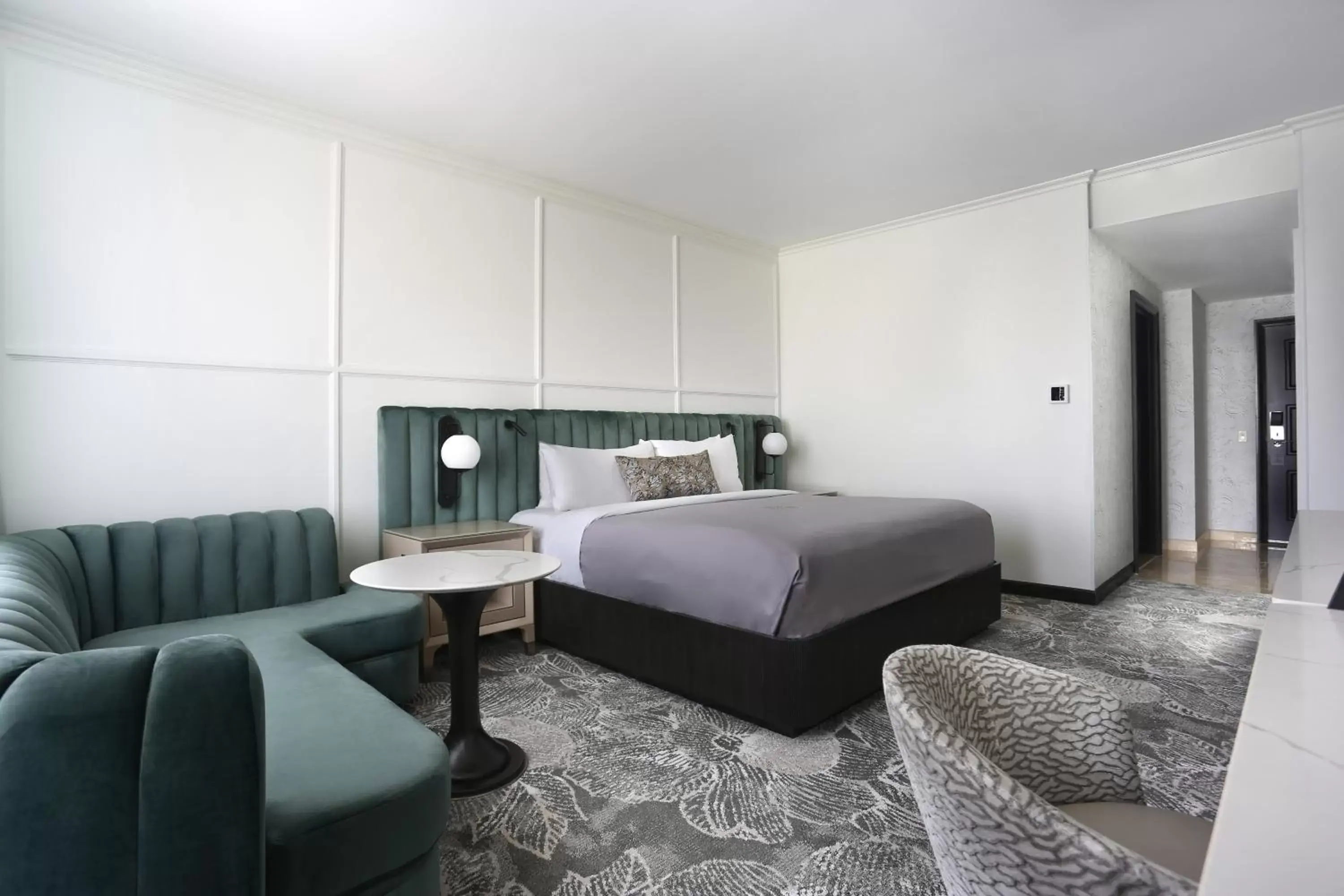 Bedroom, Bed in InterContinental Buckhead Atlanta, an IHG Hotel