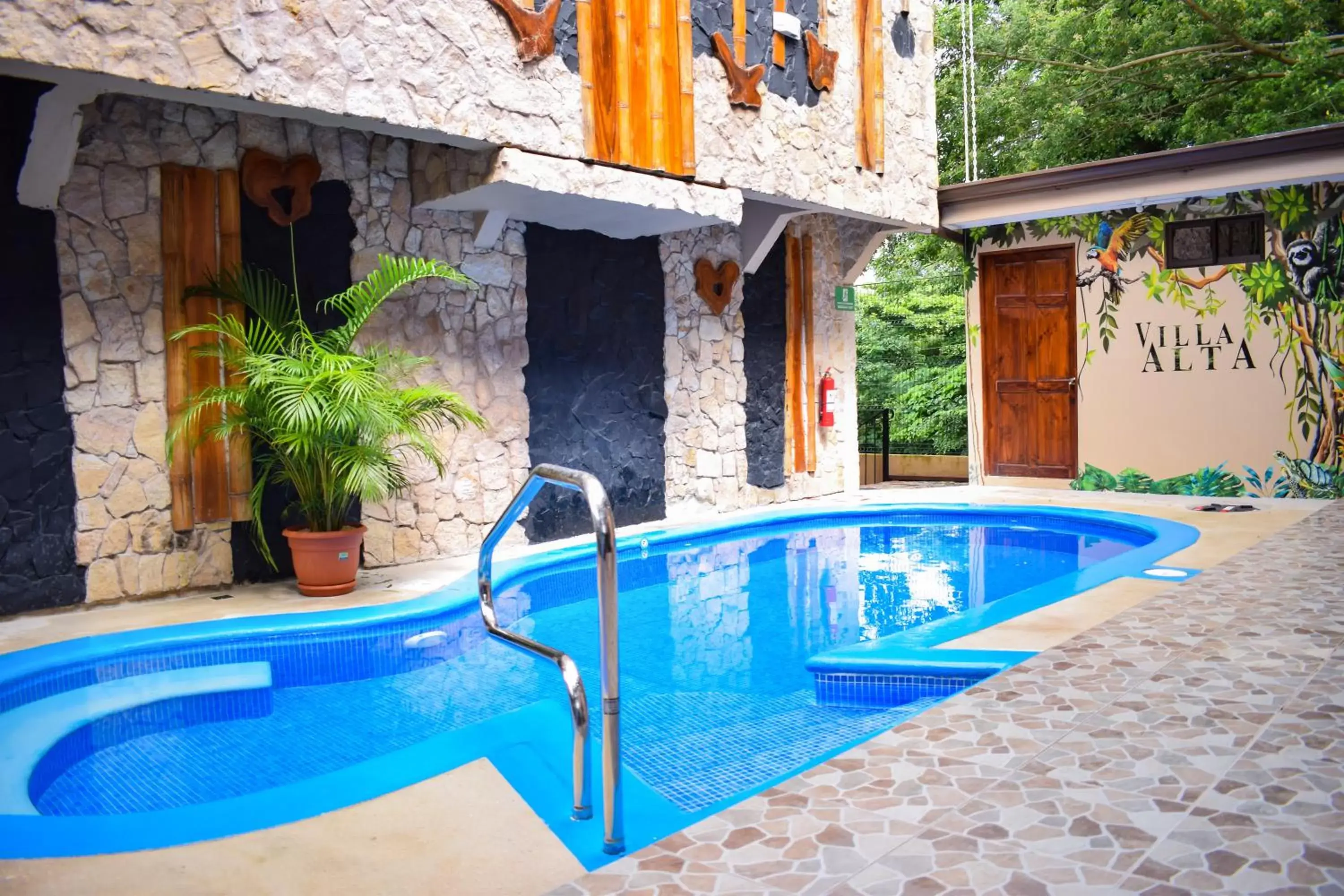 Swimming Pool in Apartotel VILLA ALTA TAMARINDO