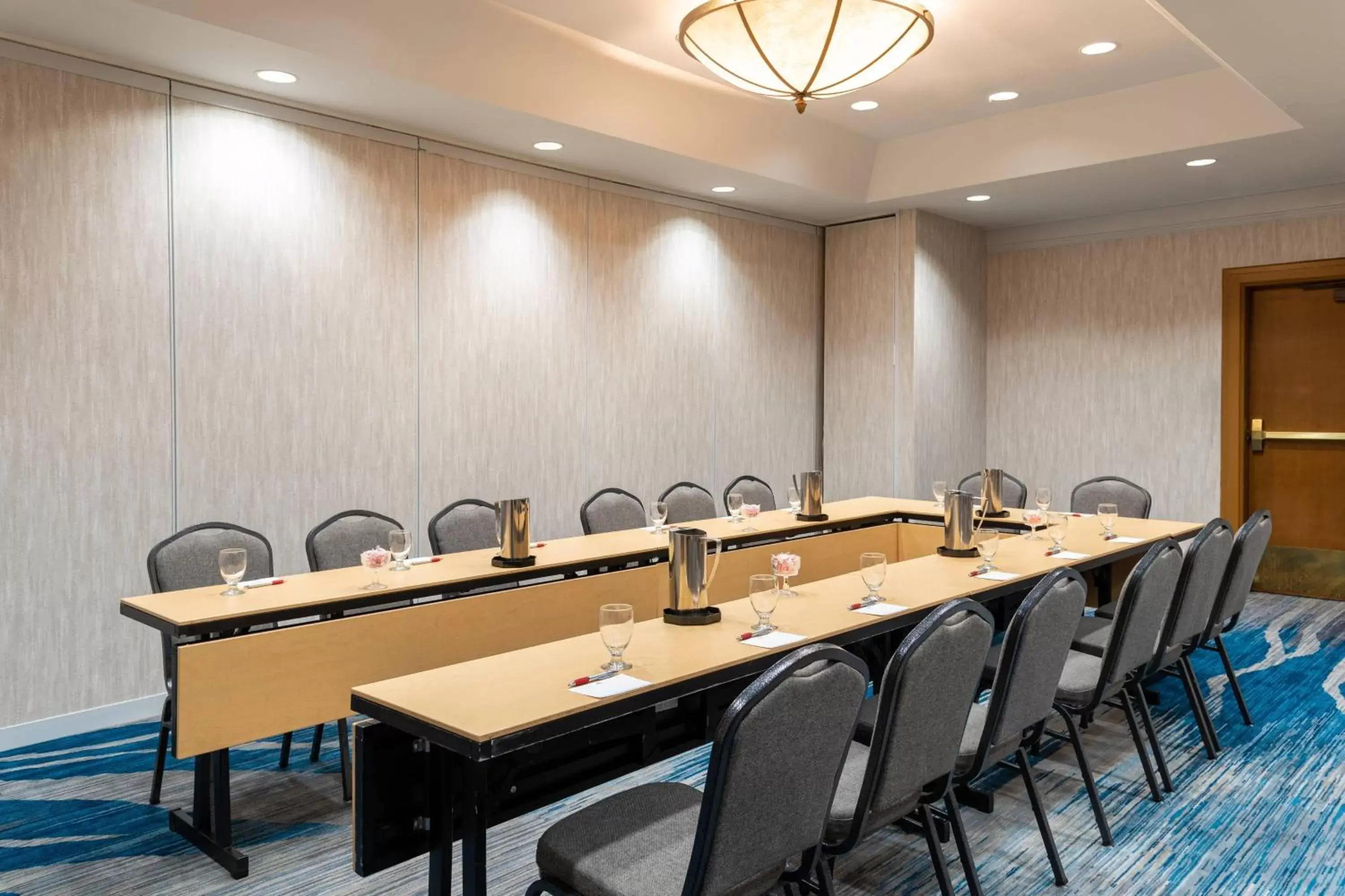 Meeting/conference room in Courtyard by Marriott Chicago at Medical District-UIC