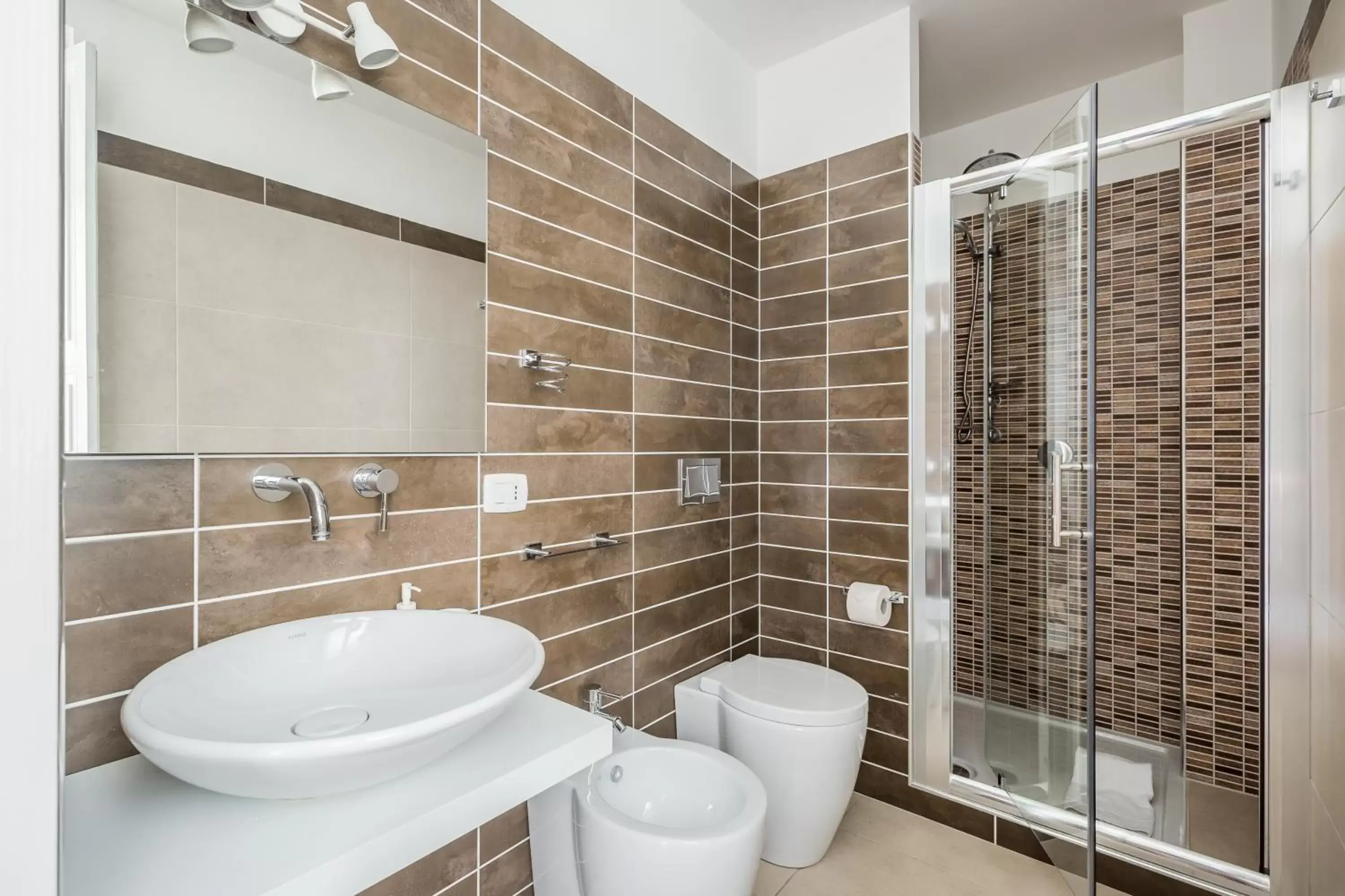 Bathroom in Modica for Family - Rooms and Apartments