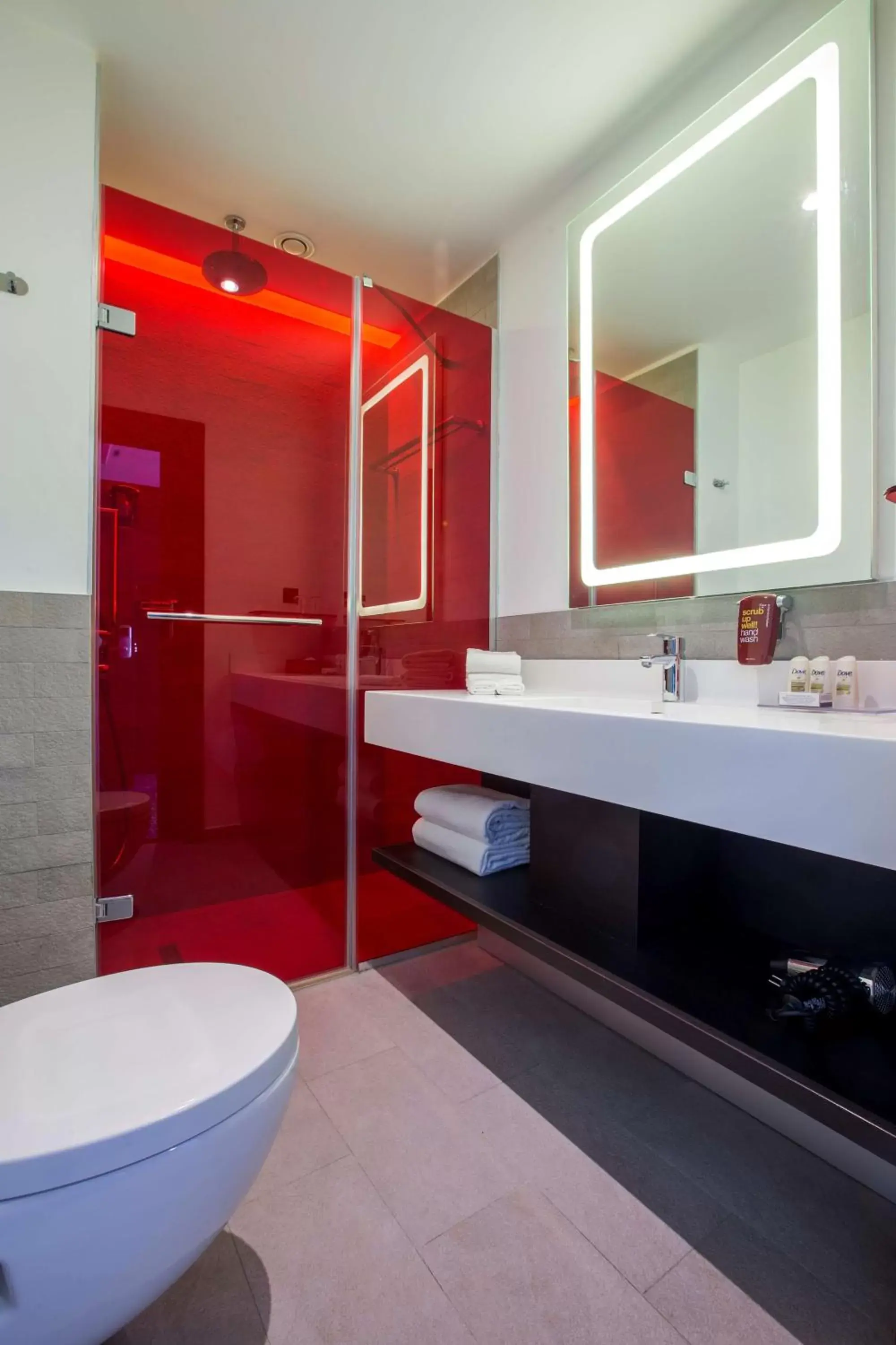 Bathroom in Park Inn By Radisson Istanbul Ataturk Airport