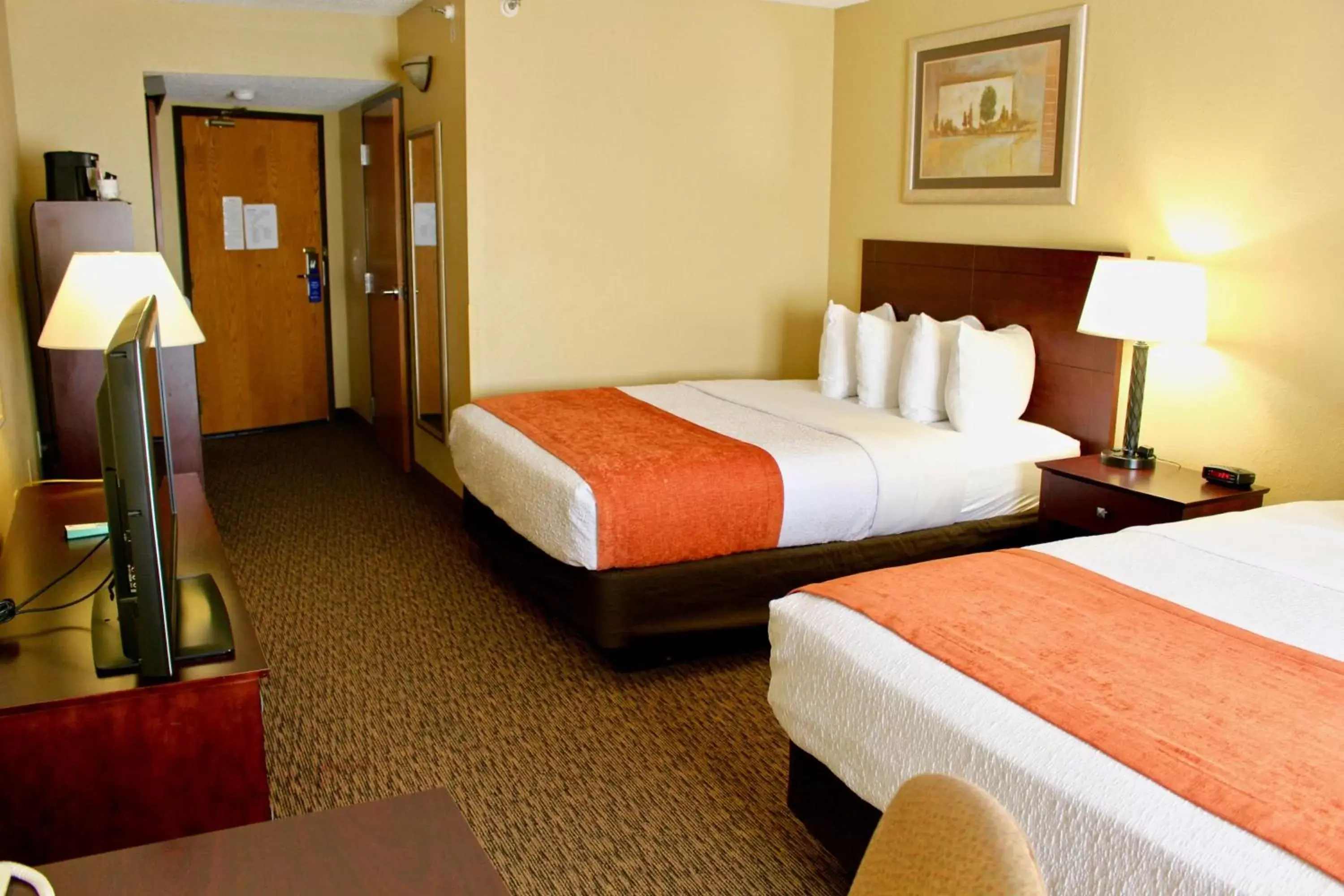 Photo of the whole room, Bed in Best Western Plus Dakota Ridge