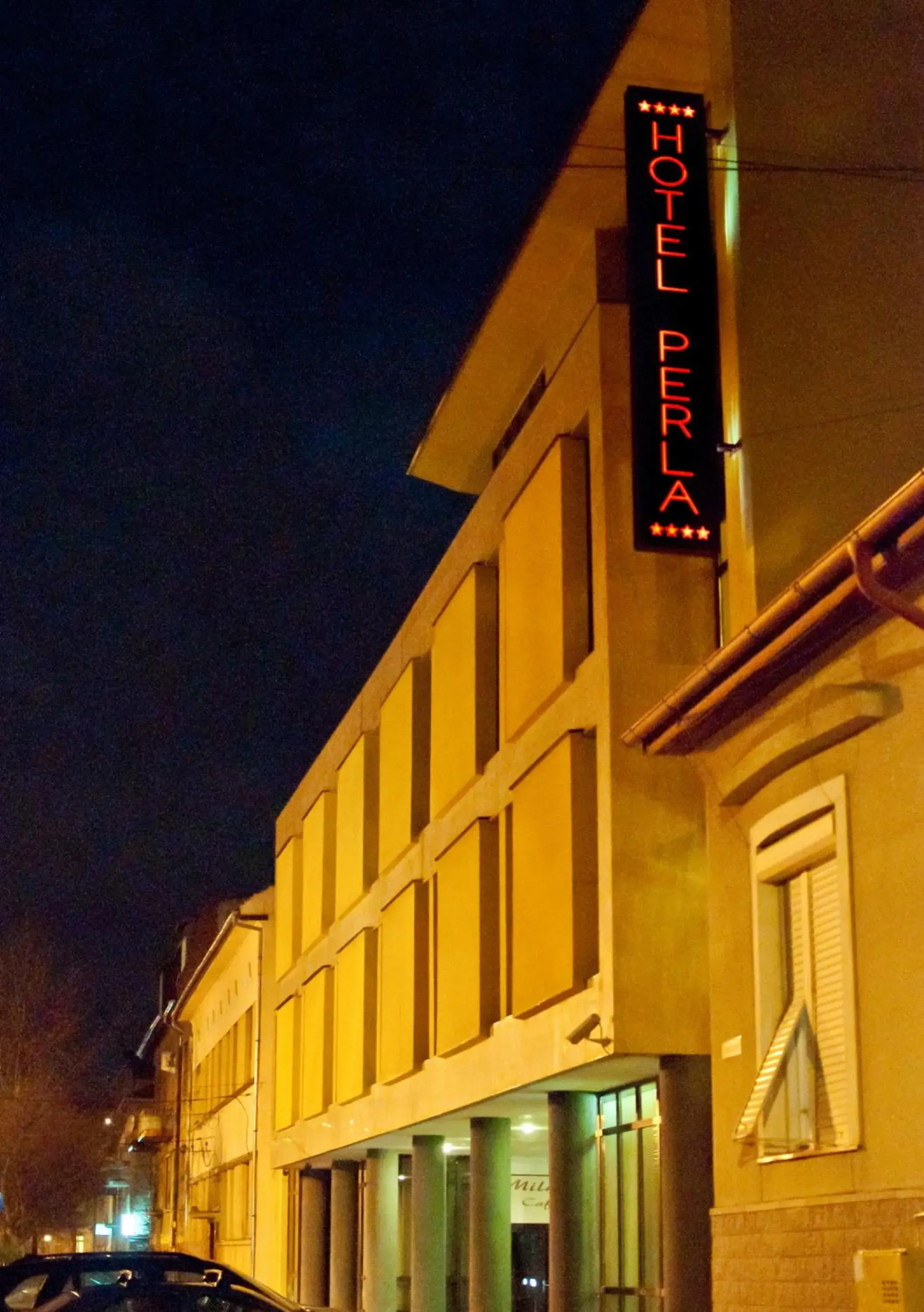 Facade/entrance, Property Building in Hotel Perla