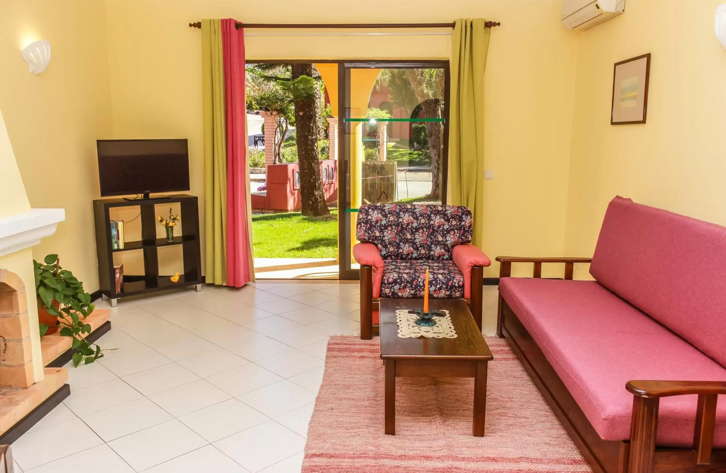 Living room, Seating Area in Colina Village