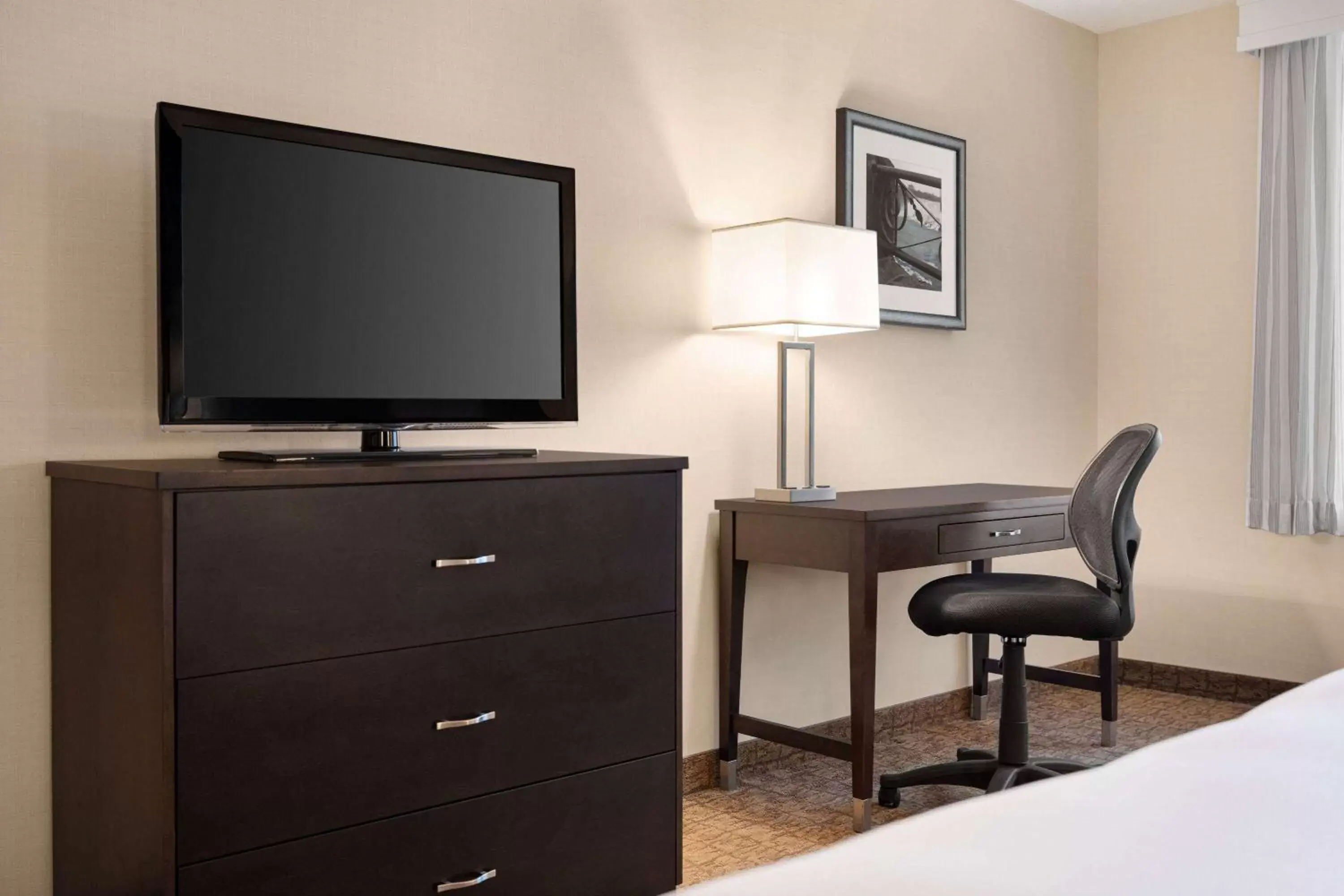 Photo of the whole room, TV/Entertainment Center in Wyndham Garden Niagara Falls Fallsview