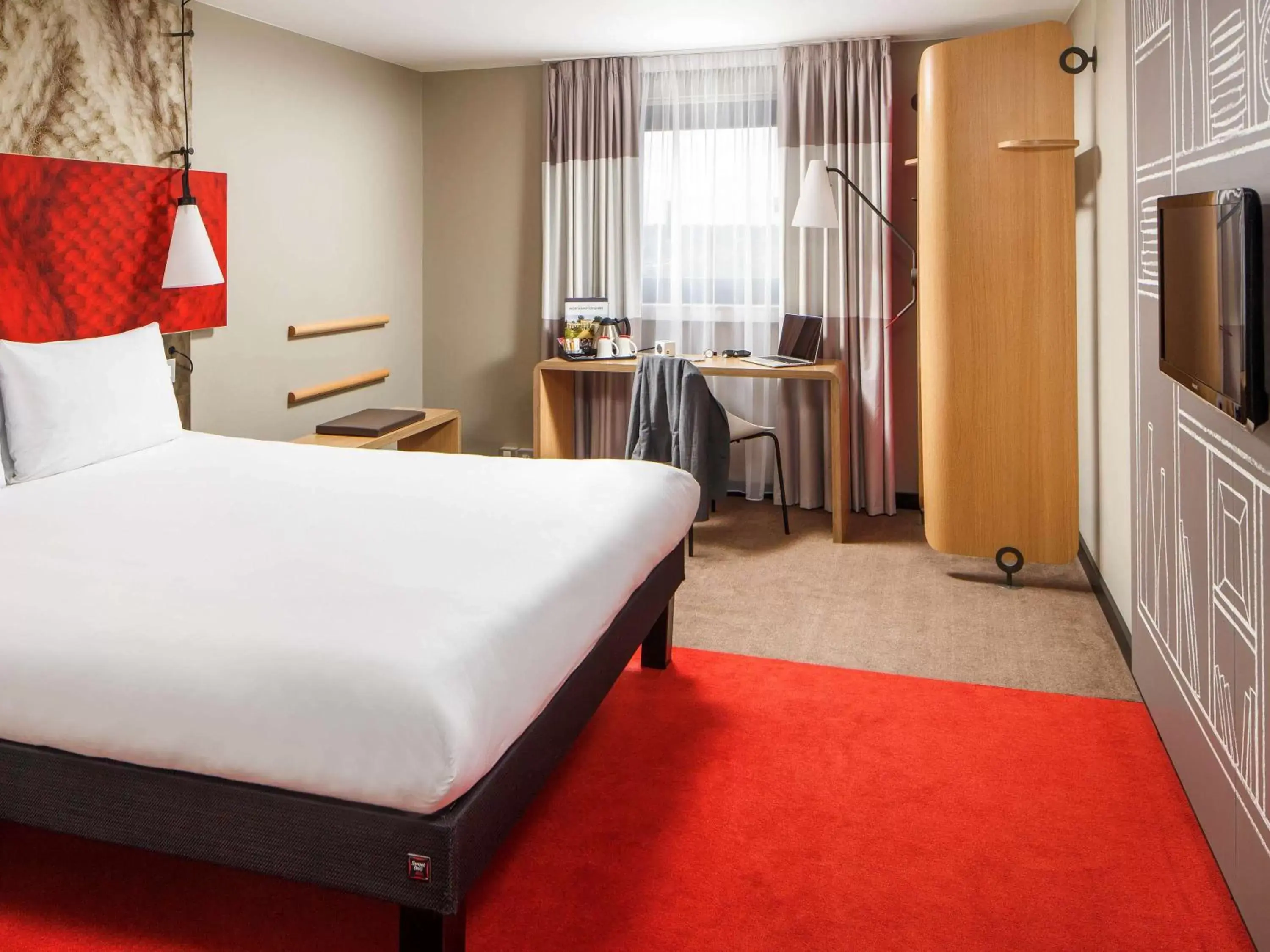 Photo of the whole room, Bed in ibis Hotel Northampton Centre