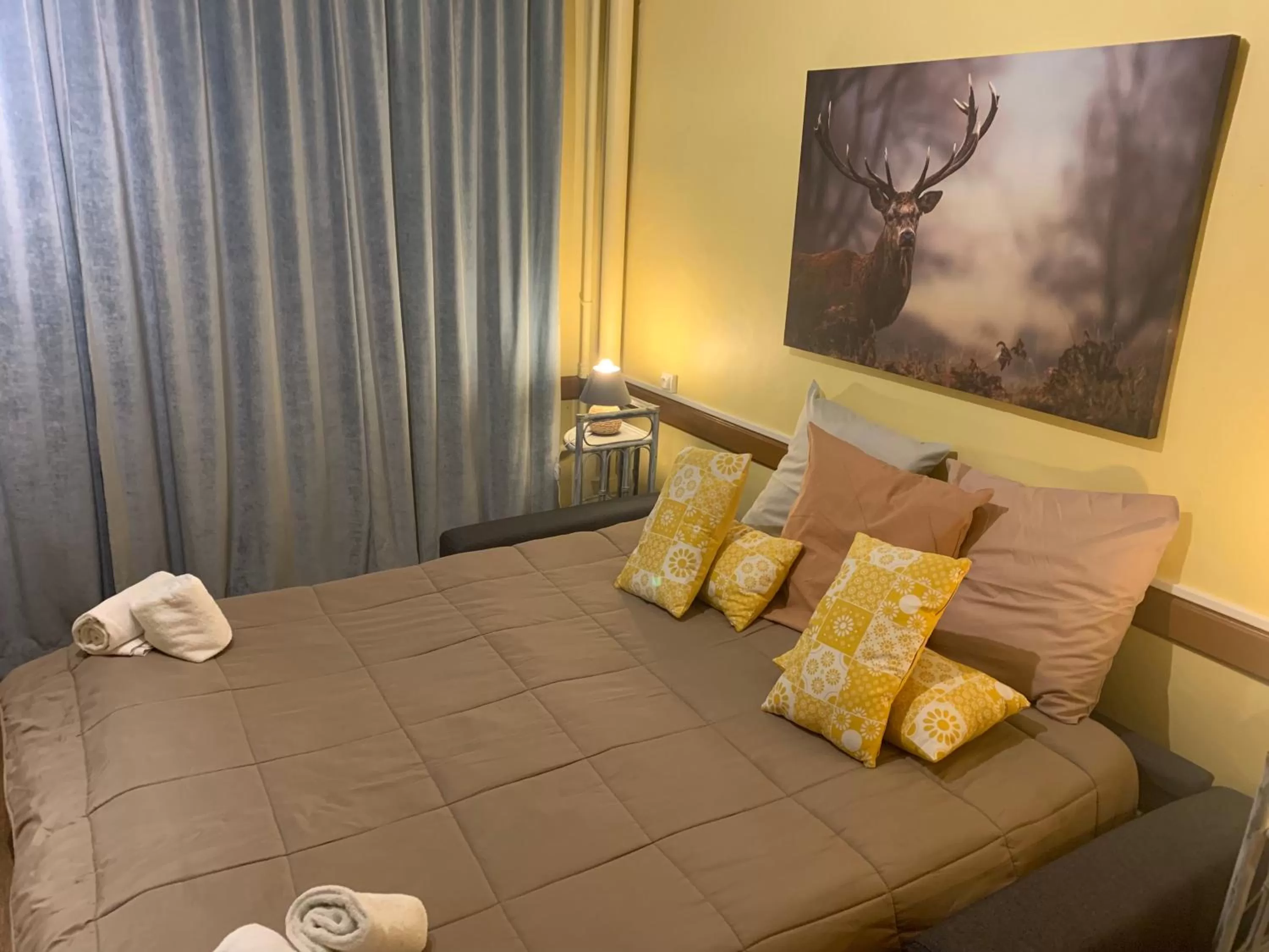 Bedroom, Bed in Hôtel Du Cheval Blanc Barcelonnette