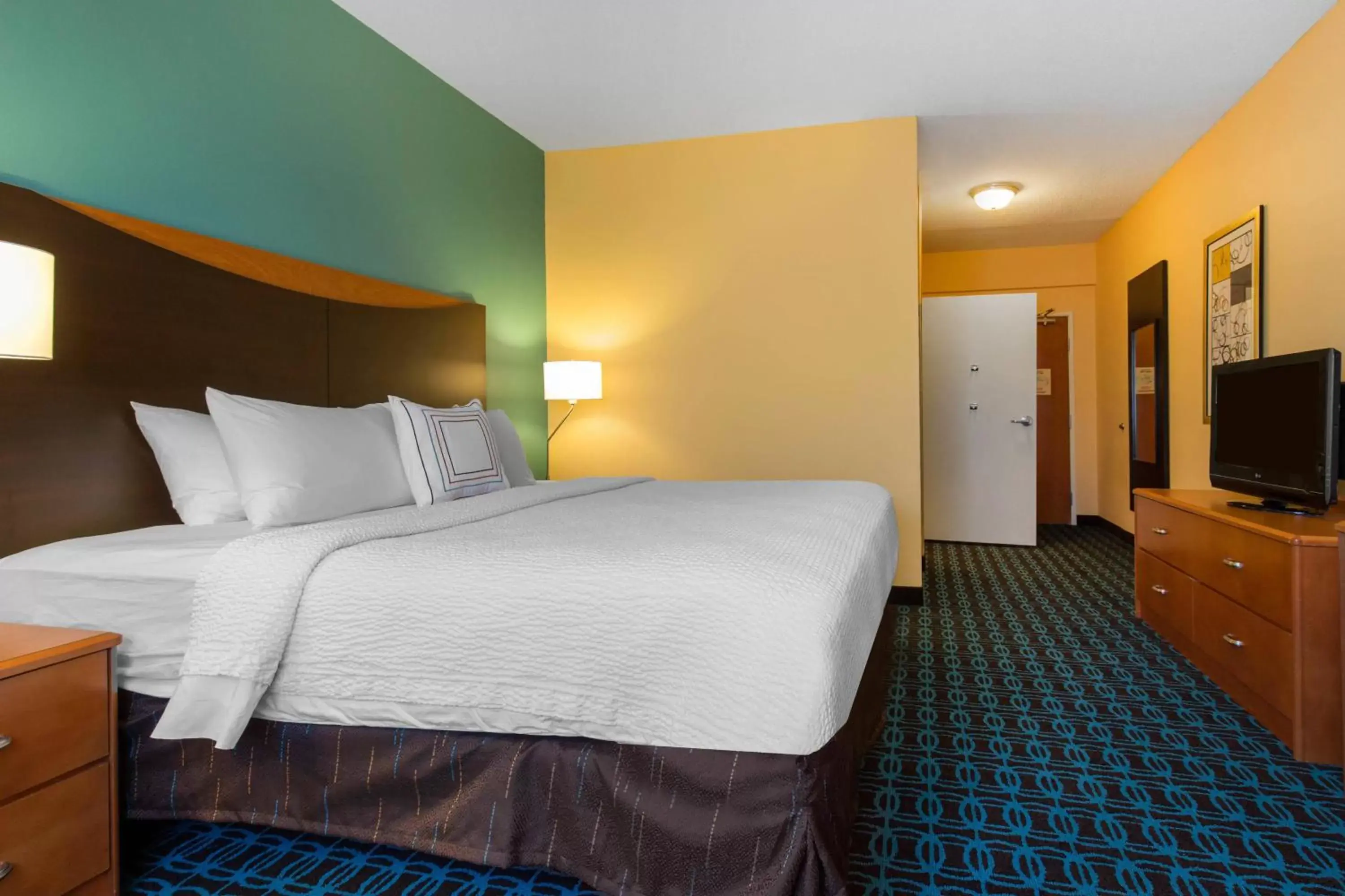 Photo of the whole room, Bed in Fairfield Inn & Suites St. Cloud