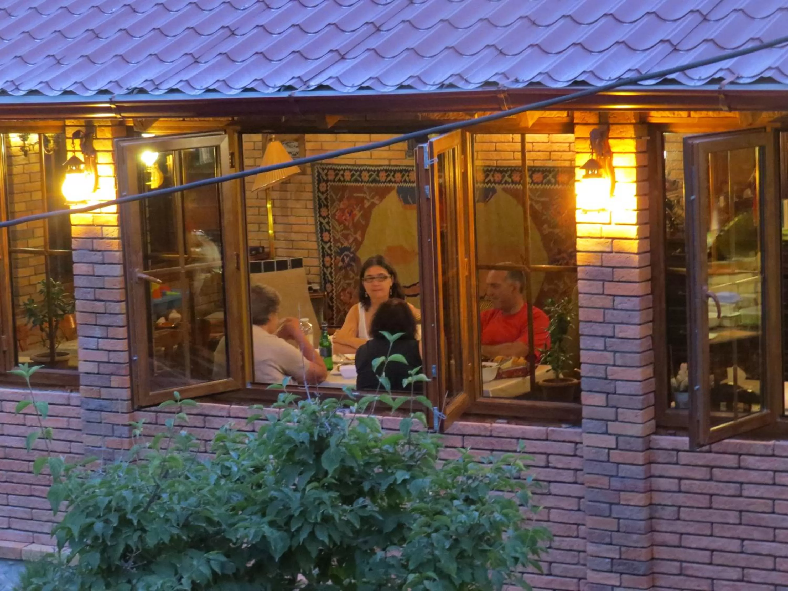 Communal lounge/ TV room in MagHay B&B Hotel in Vanadzor