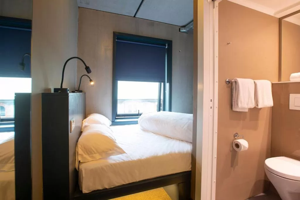 Bedroom, Bed in REZz Cork