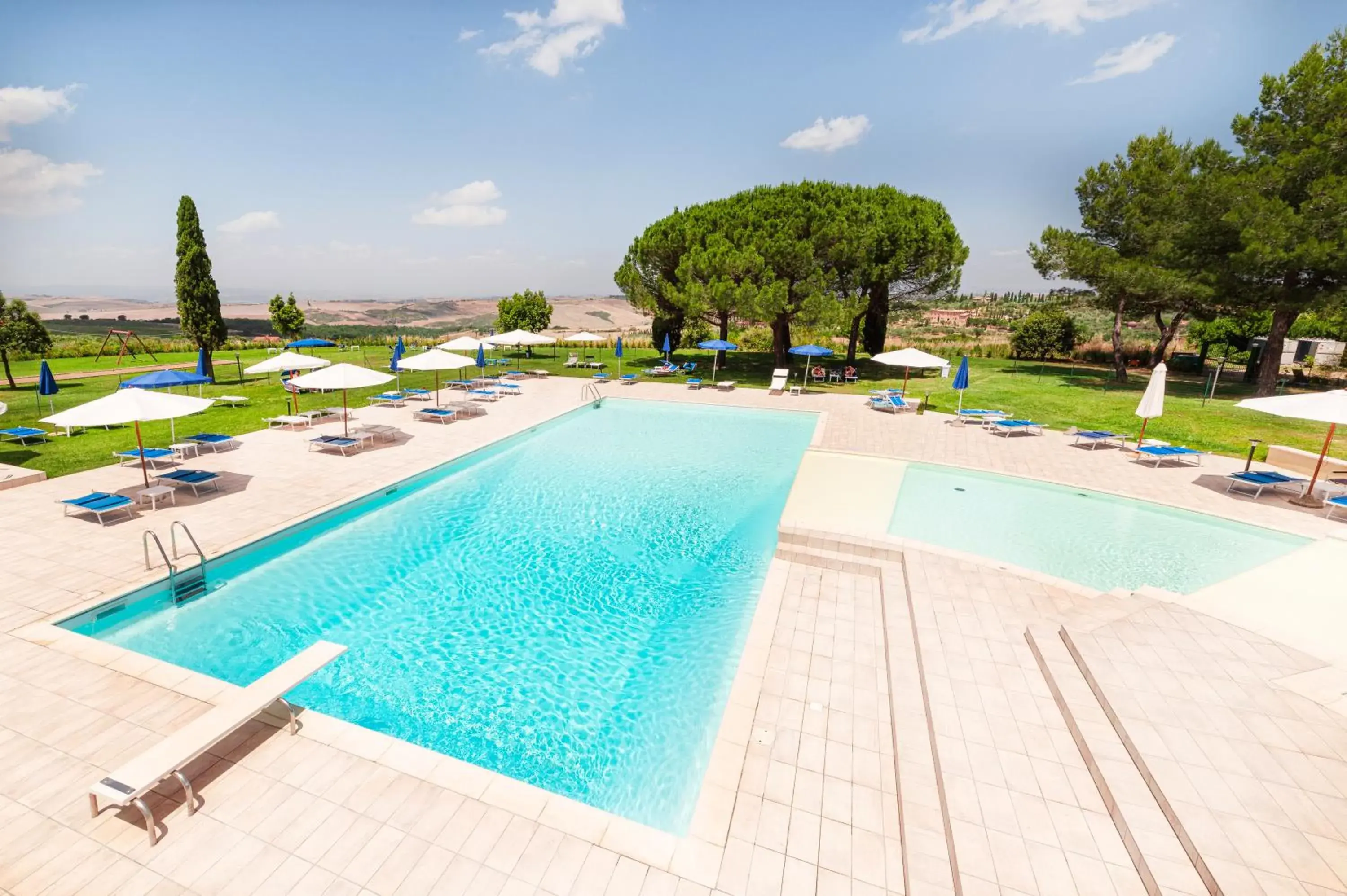 Property building, Swimming Pool in Hotel Palazzuolo