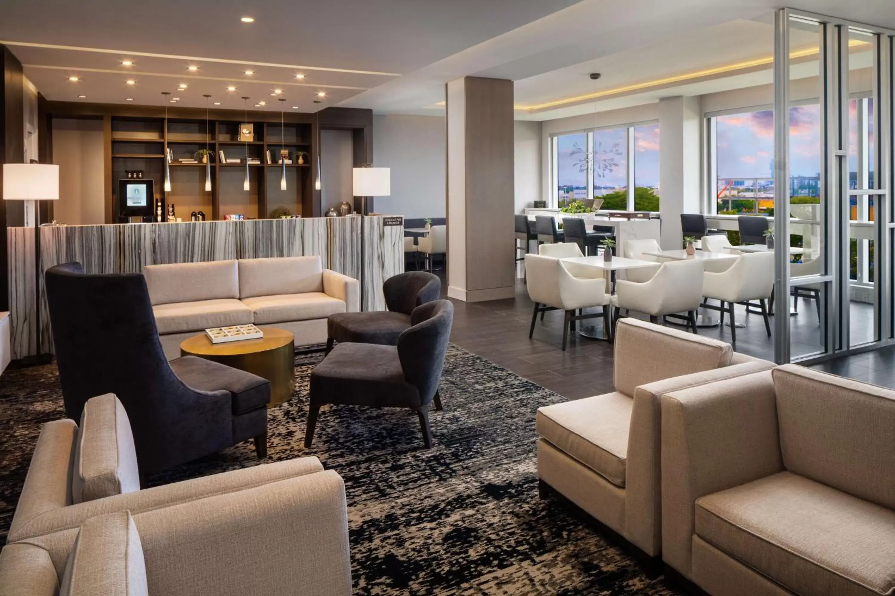 Lobby or reception, Lounge/Bar in Hilton Aventura Miami