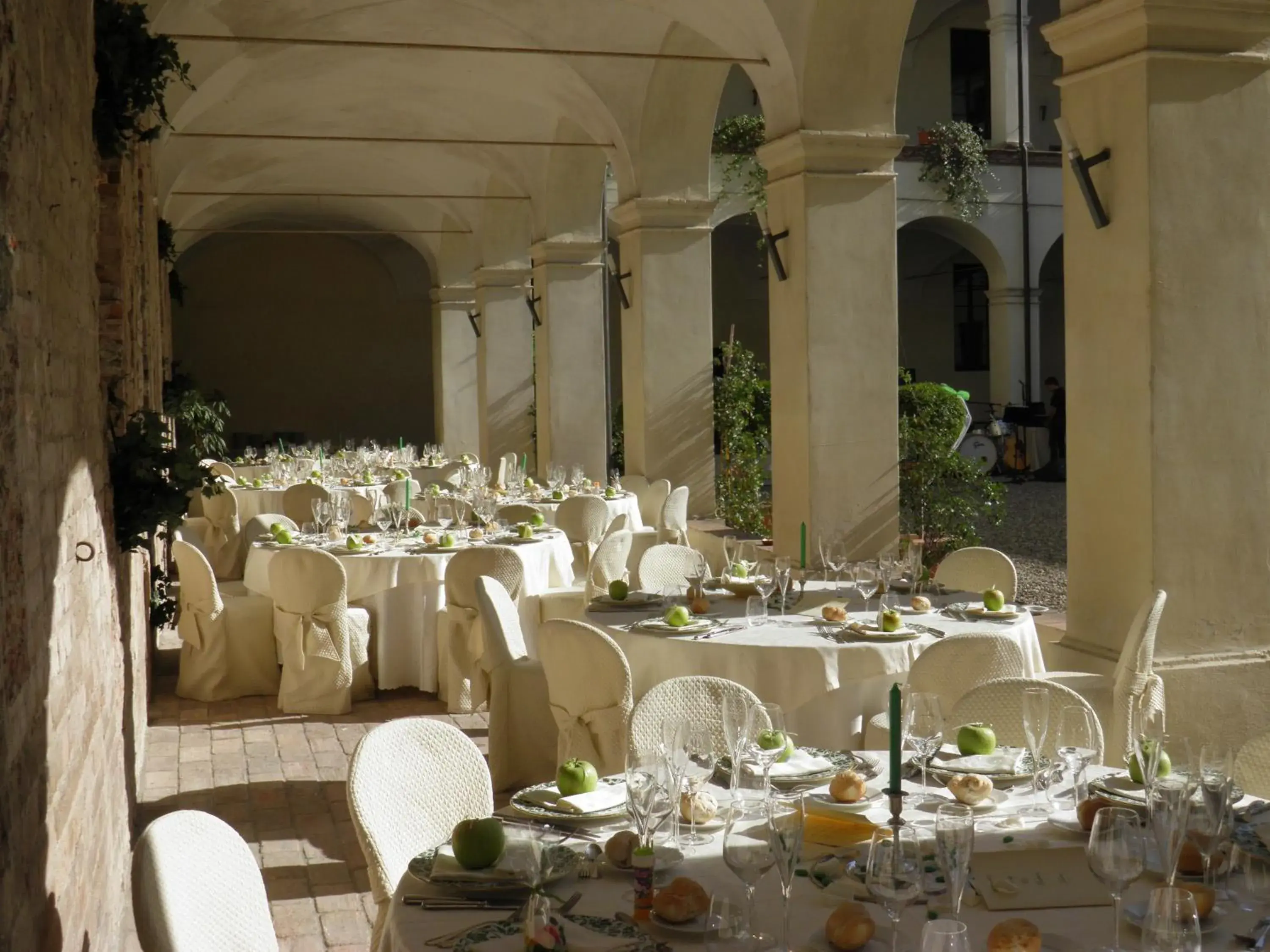 Restaurant/places to eat, Banquet Facilities in Relais Fontevivo