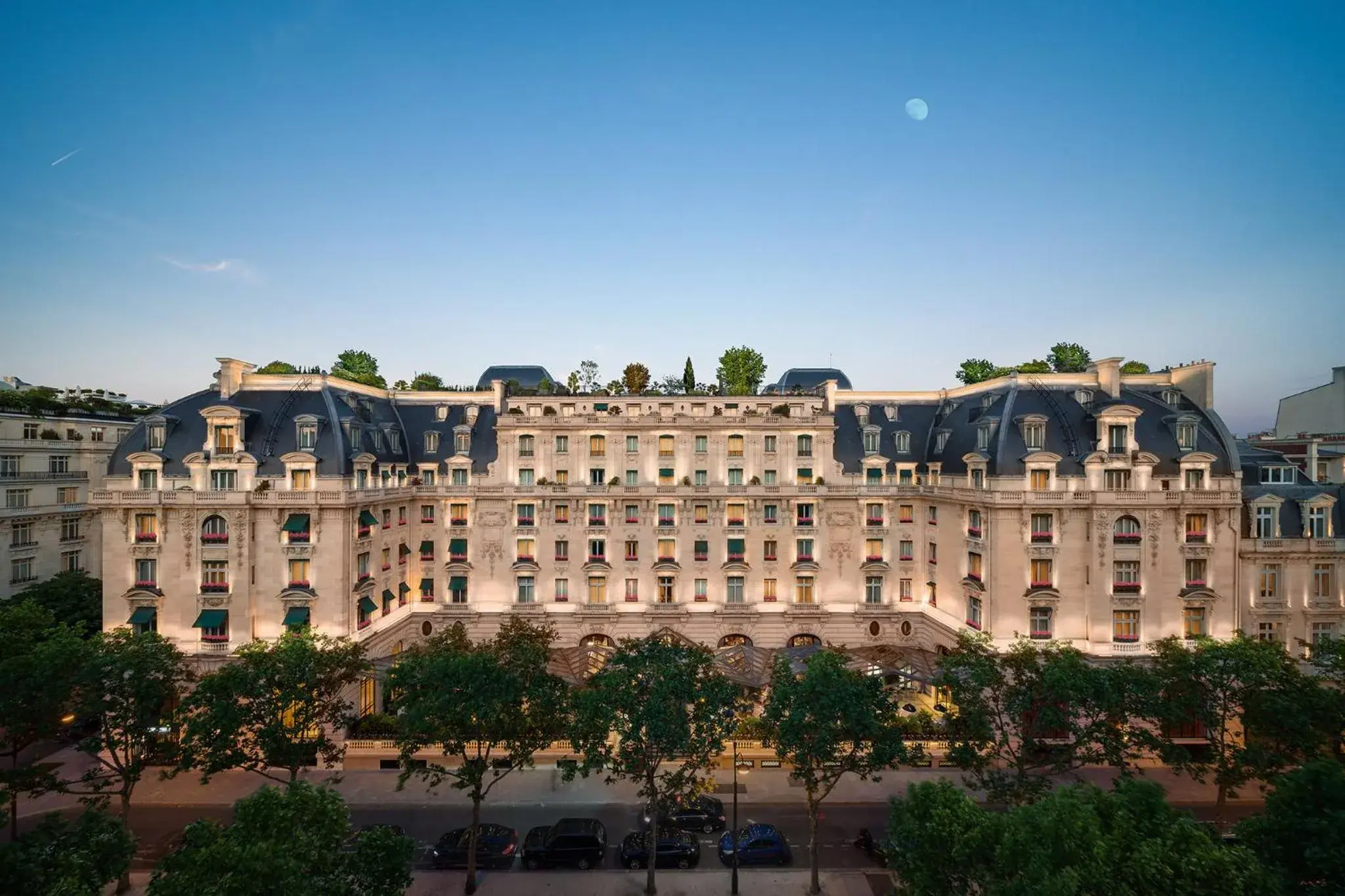 Property Building in Hotel The Peninsula Paris
