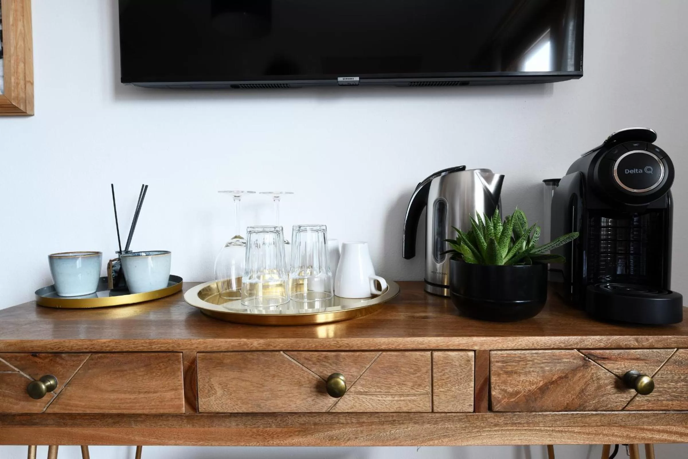 TV/Entertainment Center in 7rooms Losone