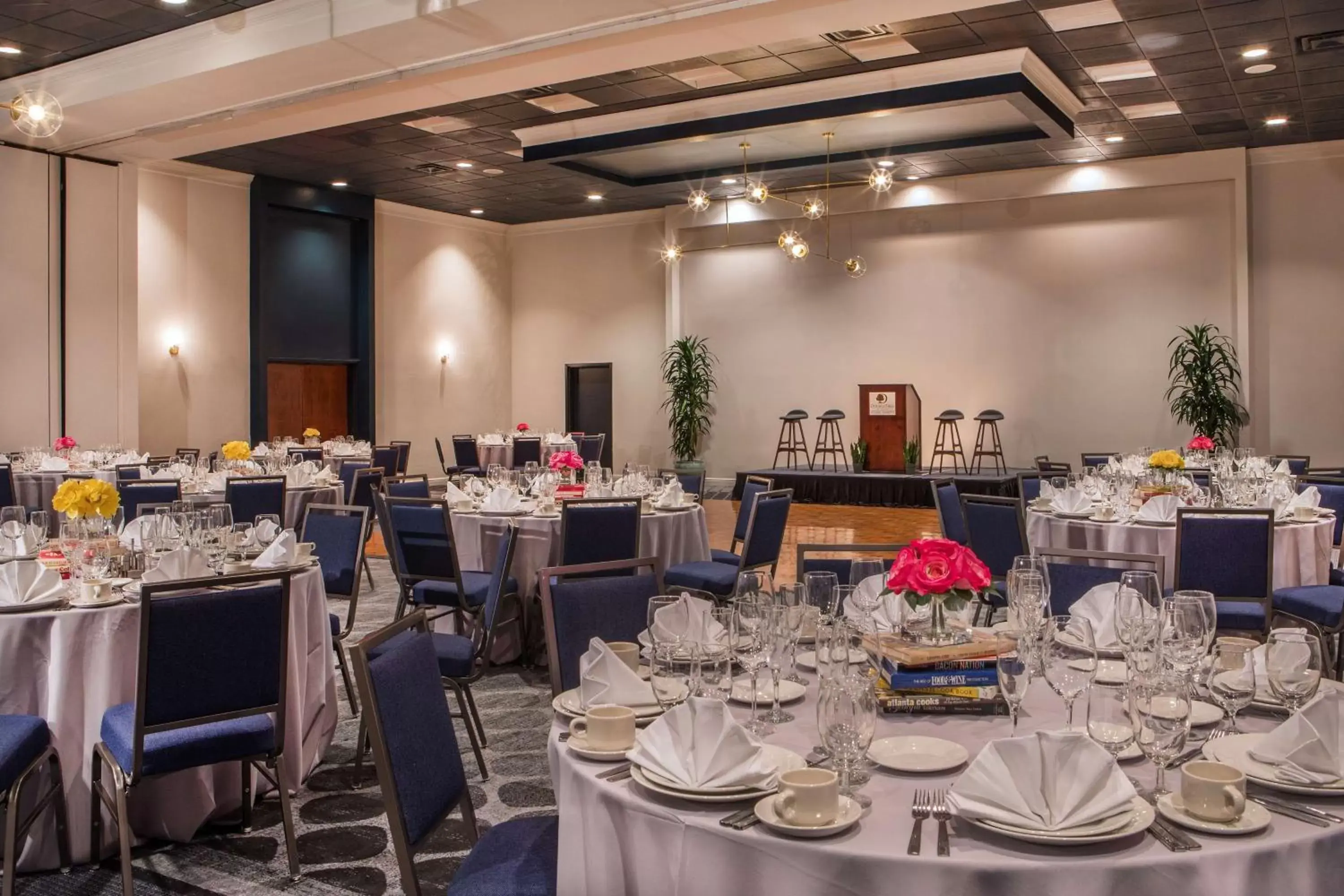 Meeting/conference room, Restaurant/Places to Eat in DoubleTree by Hilton Atlanta Northwest/Marietta