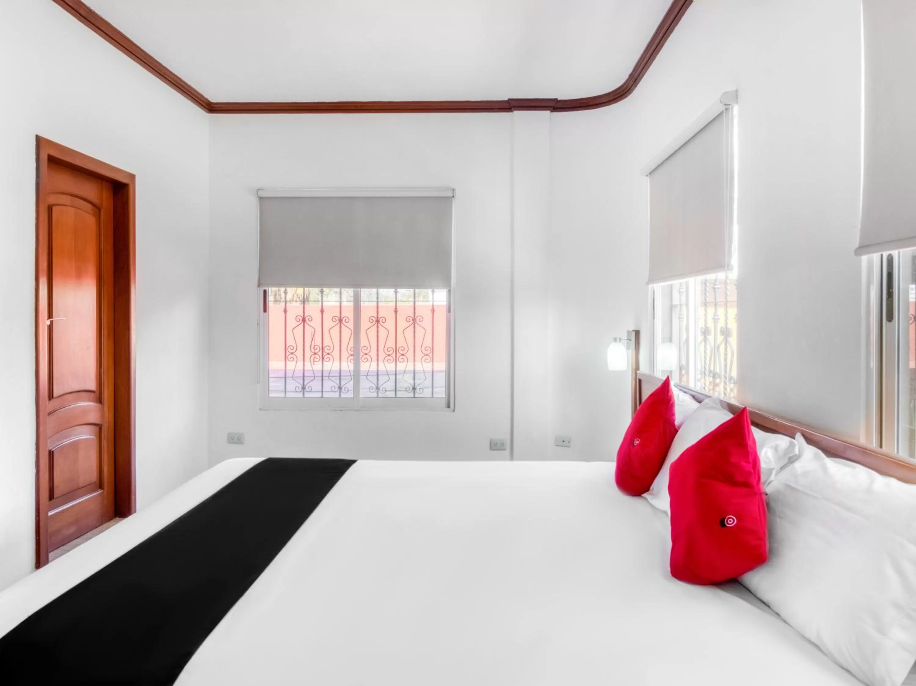 Bedroom, Bed in Monte Salerno Hotel & Suites