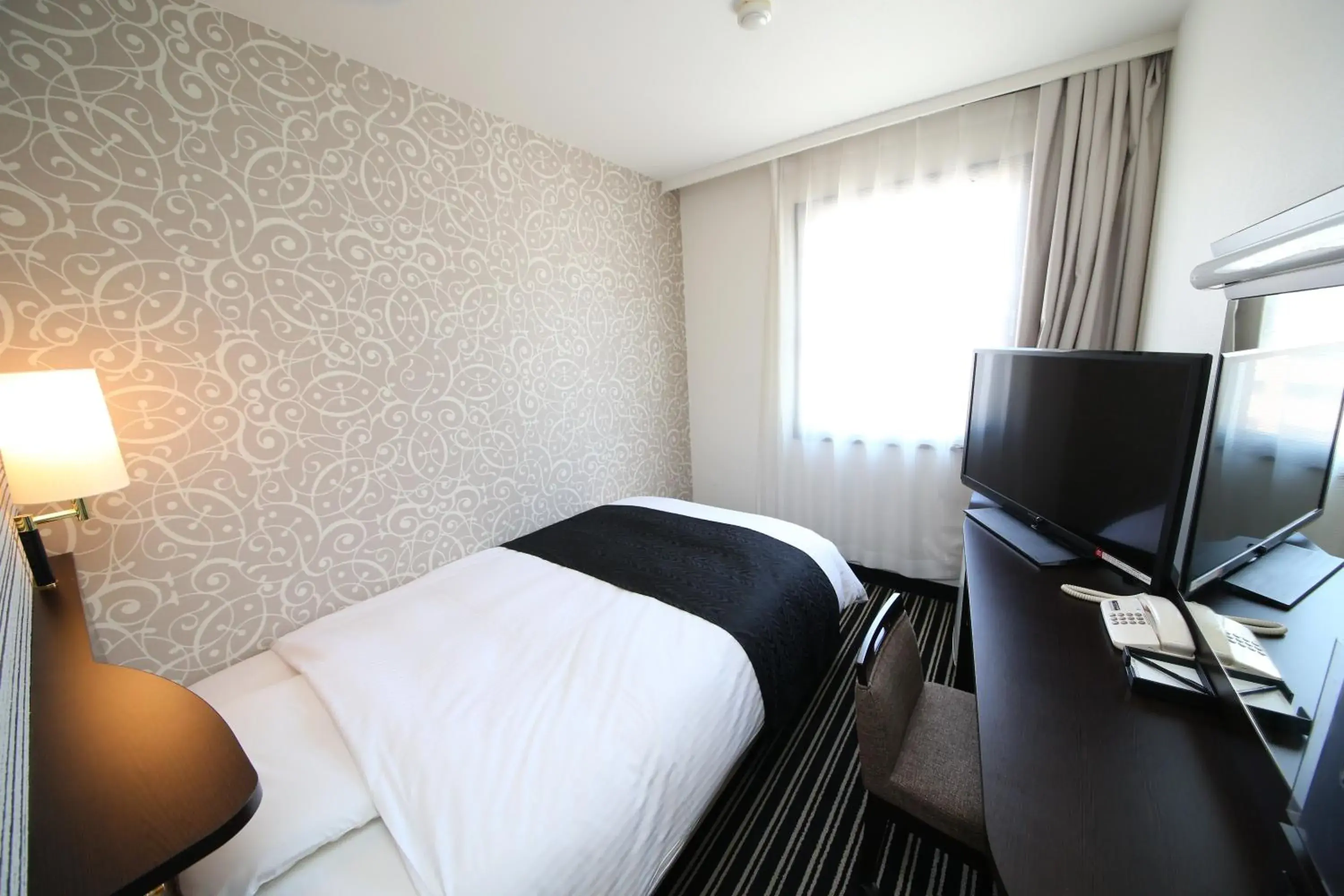Photo of the whole room, Bed in APA Hotel Tokyo Kiba