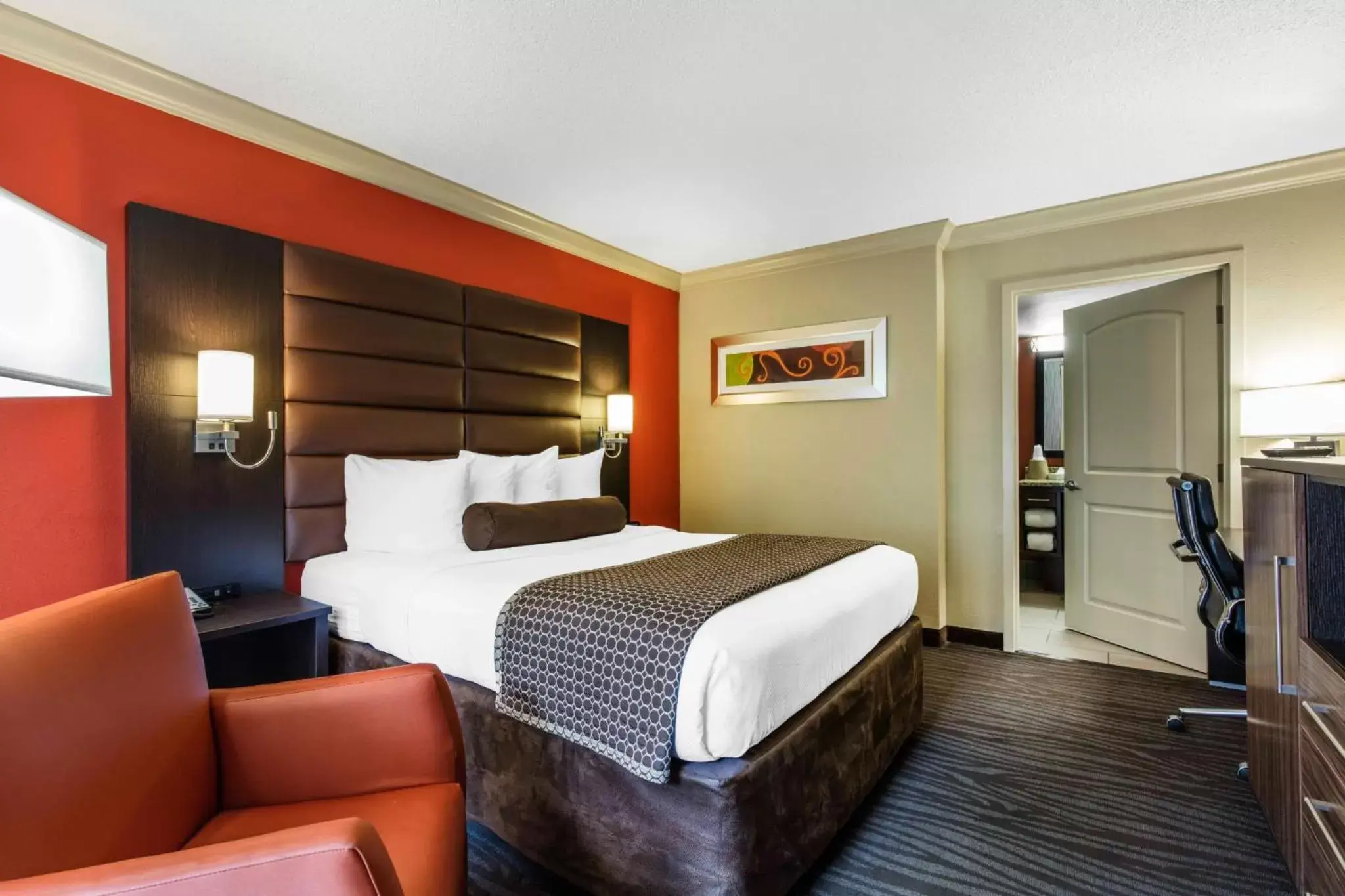 Photo of the whole room, Bed in The Capitol Hotel Downtown, Ascend Hotel Collection