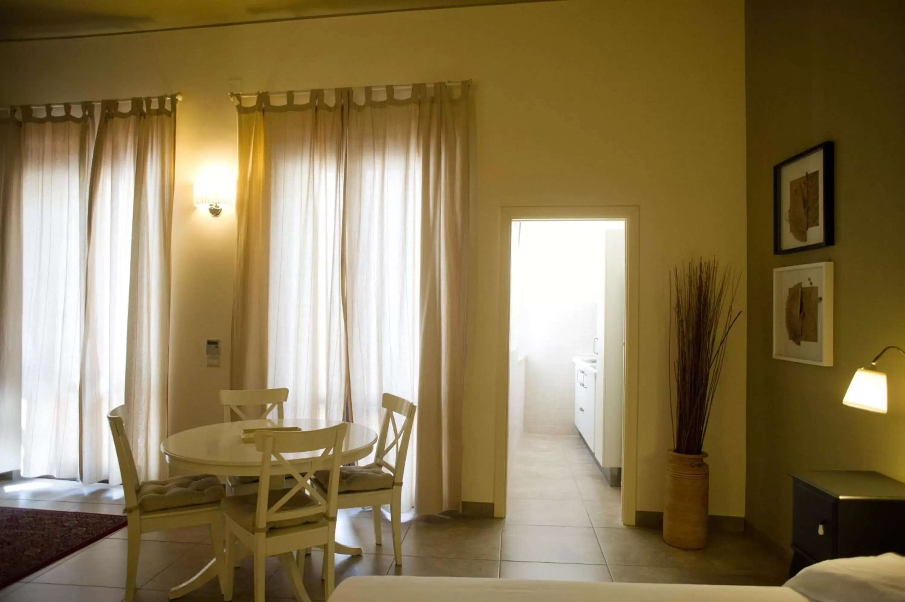 Dining Area in B&B Suite Paciotti