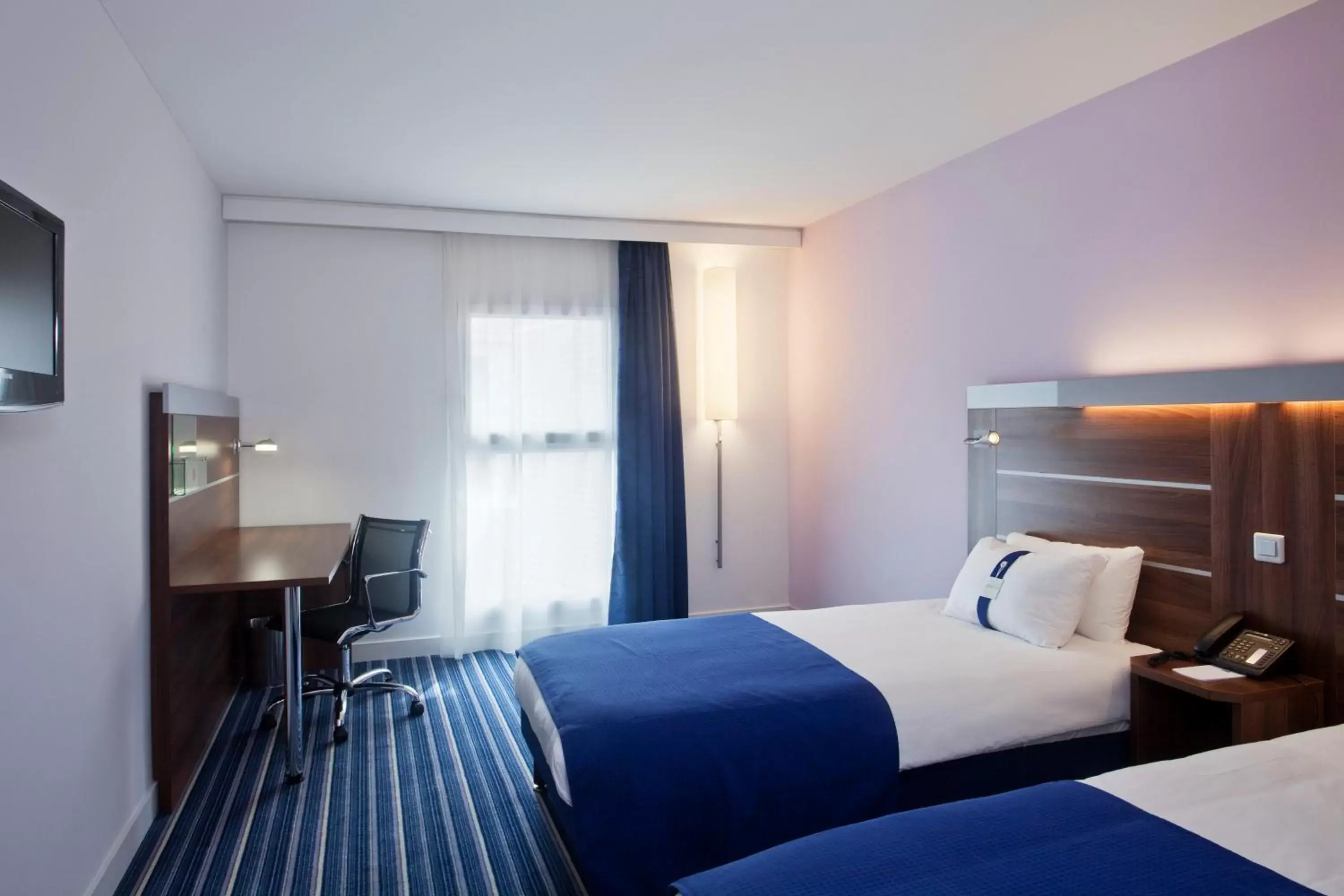 Photo of the whole room, Bed in Holiday Inn Express Marseille Saint Charles, an IHG Hotel