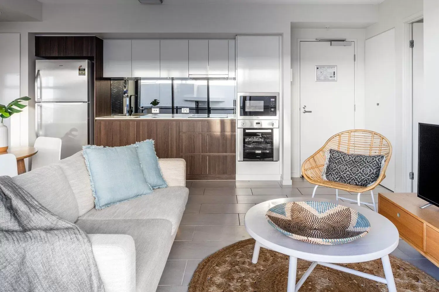 Kitchen or kitchenette, Kitchen/Kitchenette in First Light Mooloolaba, Ascend Hotel Collection