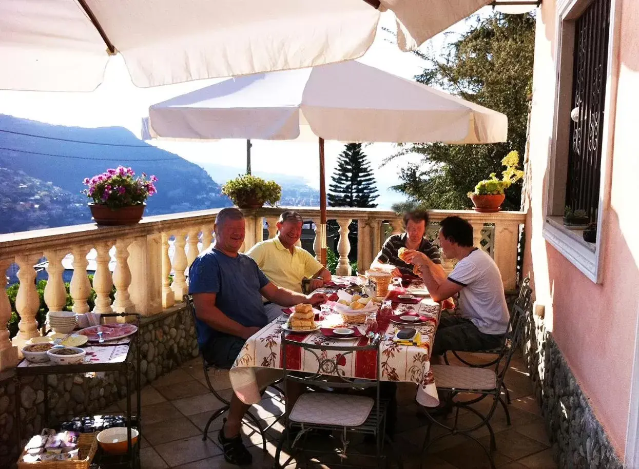 Balcony/Terrace, Restaurant/Places to Eat in La tana del tasso Ventimiglia