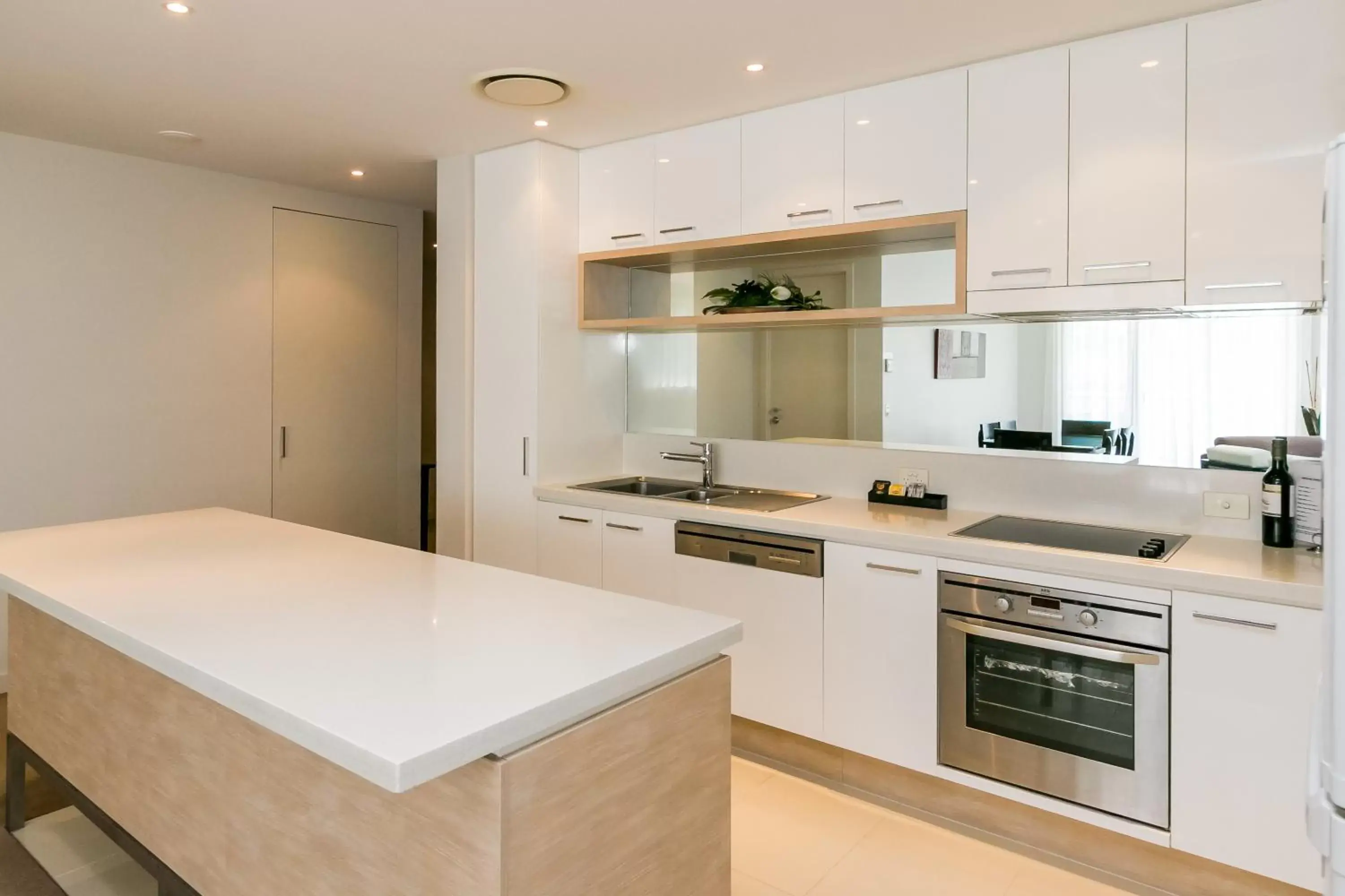 Kitchen or kitchenette, Kitchen/Kitchenette in Grand Mercure Allegra Hervey Bay