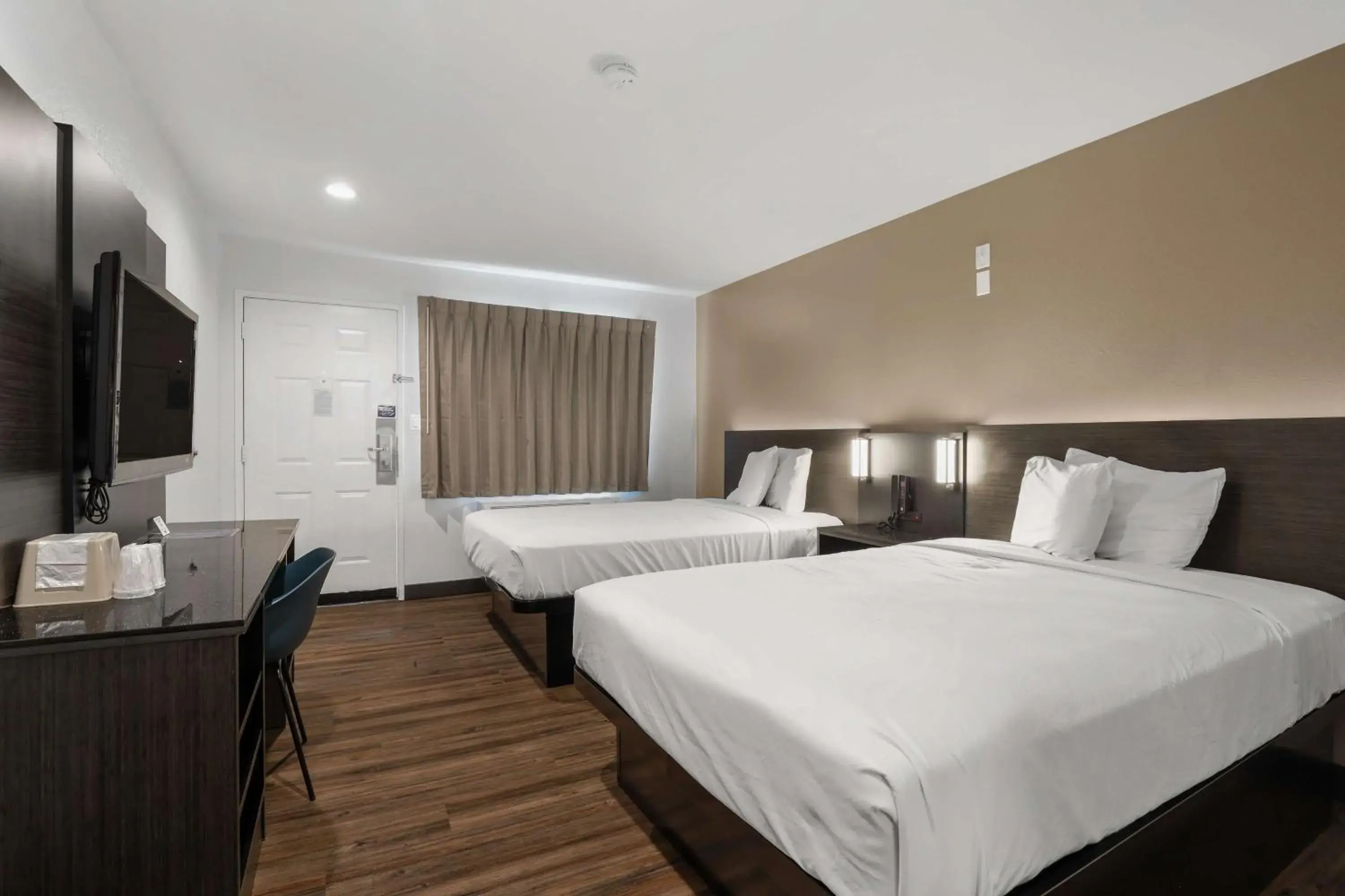 Bedroom in Motel 6-Escondido, CA