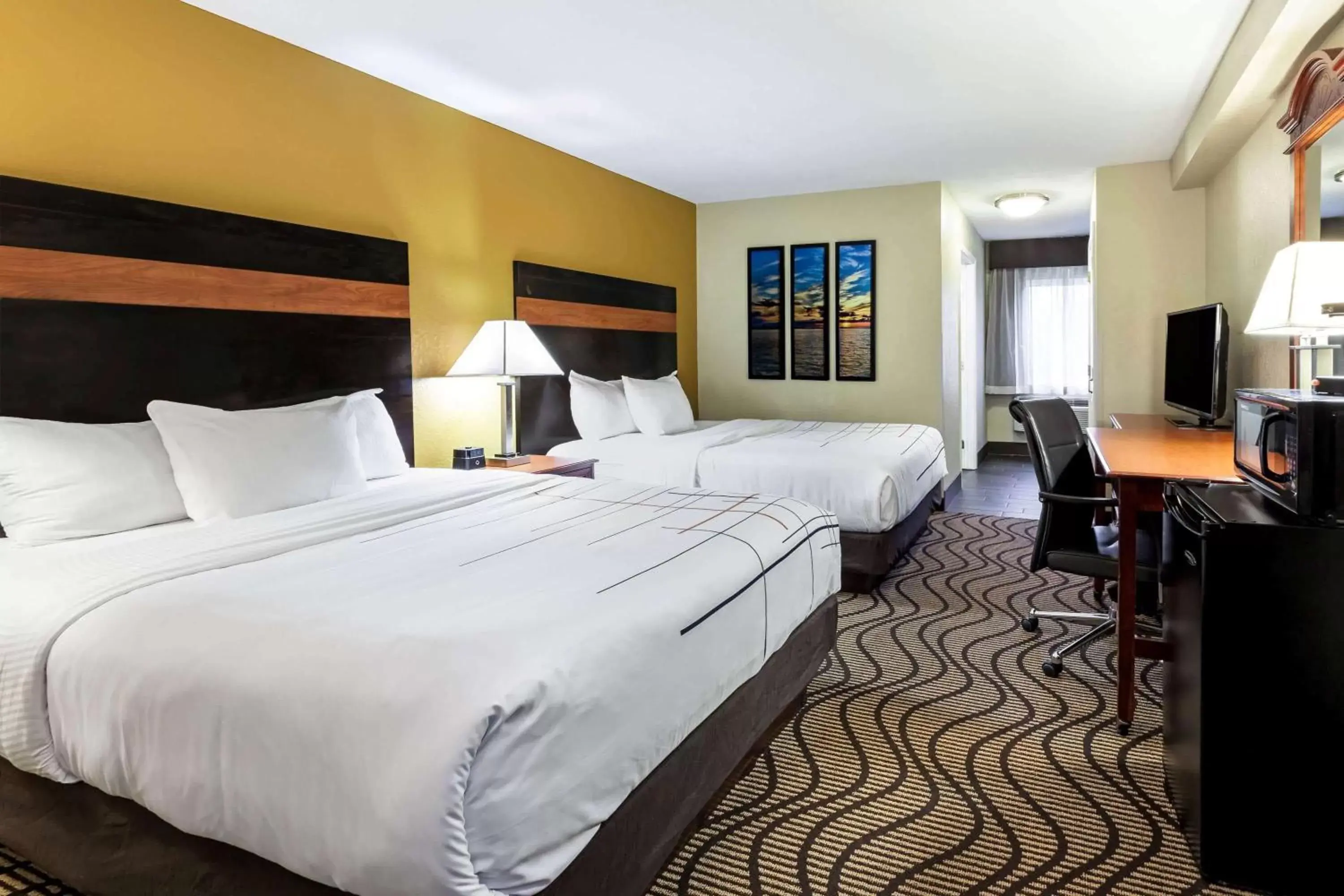 Deluxe Queen Room with Two Queen Beds - Non-Smoking in La Quinta Inn by Wyndham Sandusky near Cedar Point Deluxe Queen Room with Two Queen Beds - Non-Smoking in La Quinta Inn by Wyndham Sandusky near Cedar Point