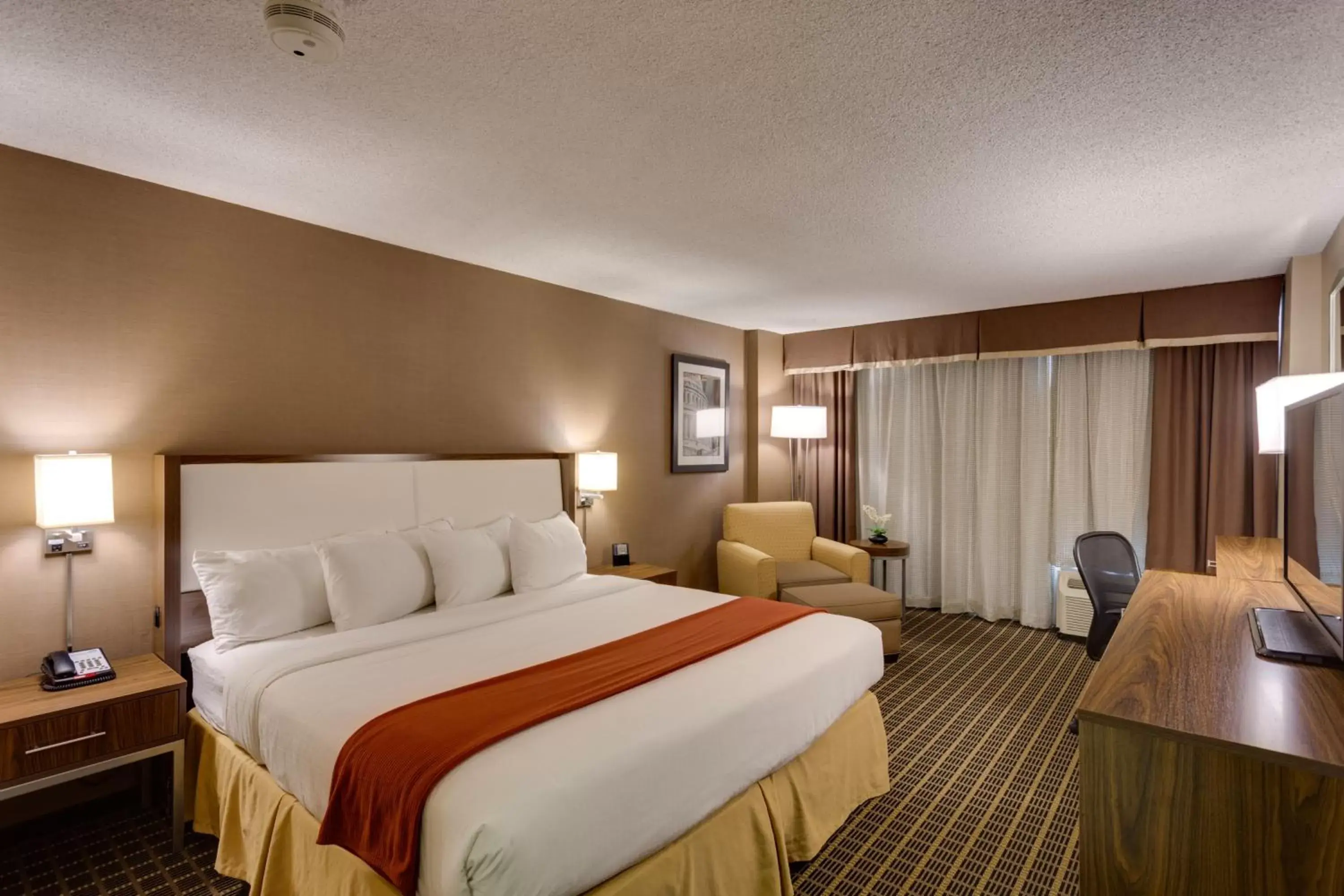 Bed in Holiday Inn Express Washington DC SW - Springfield, an IHG Hotel