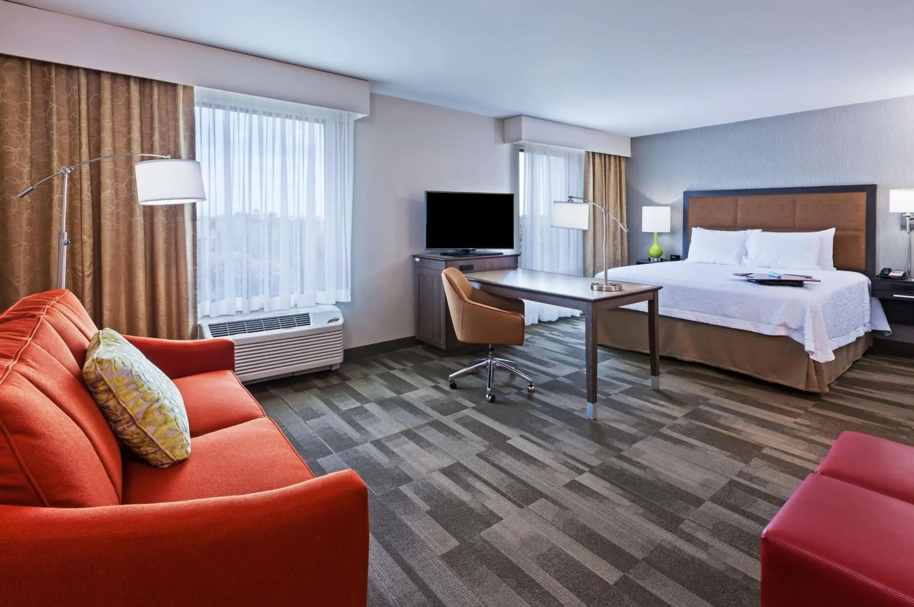 Bed in Hampton Inn and Suites Georgetown/Austin North, TX