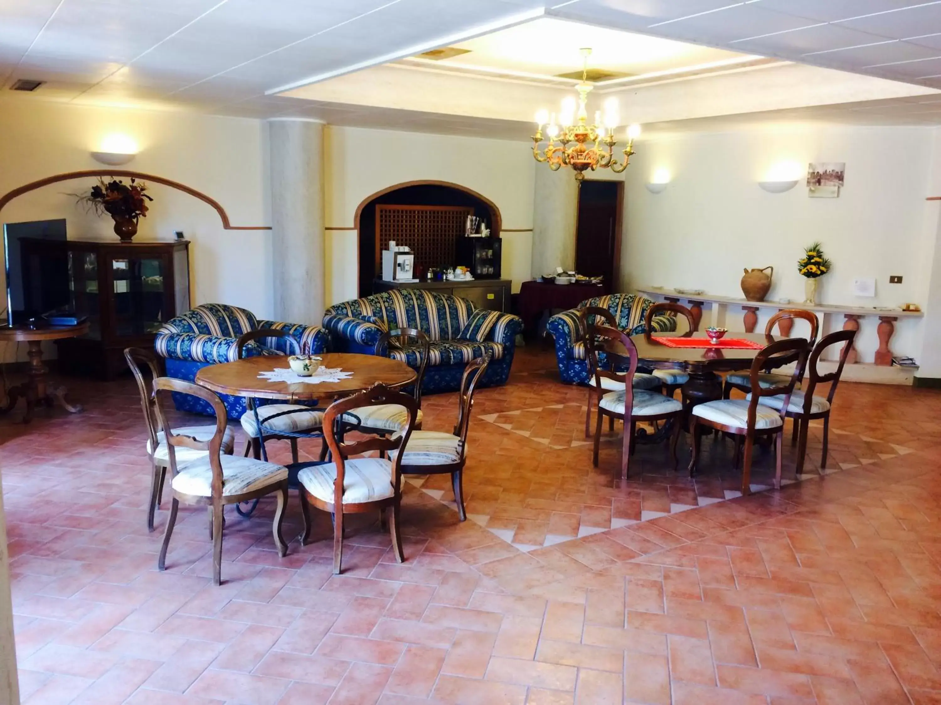 Communal lounge/ TV room, Restaurant/Places to Eat in La Lanterna