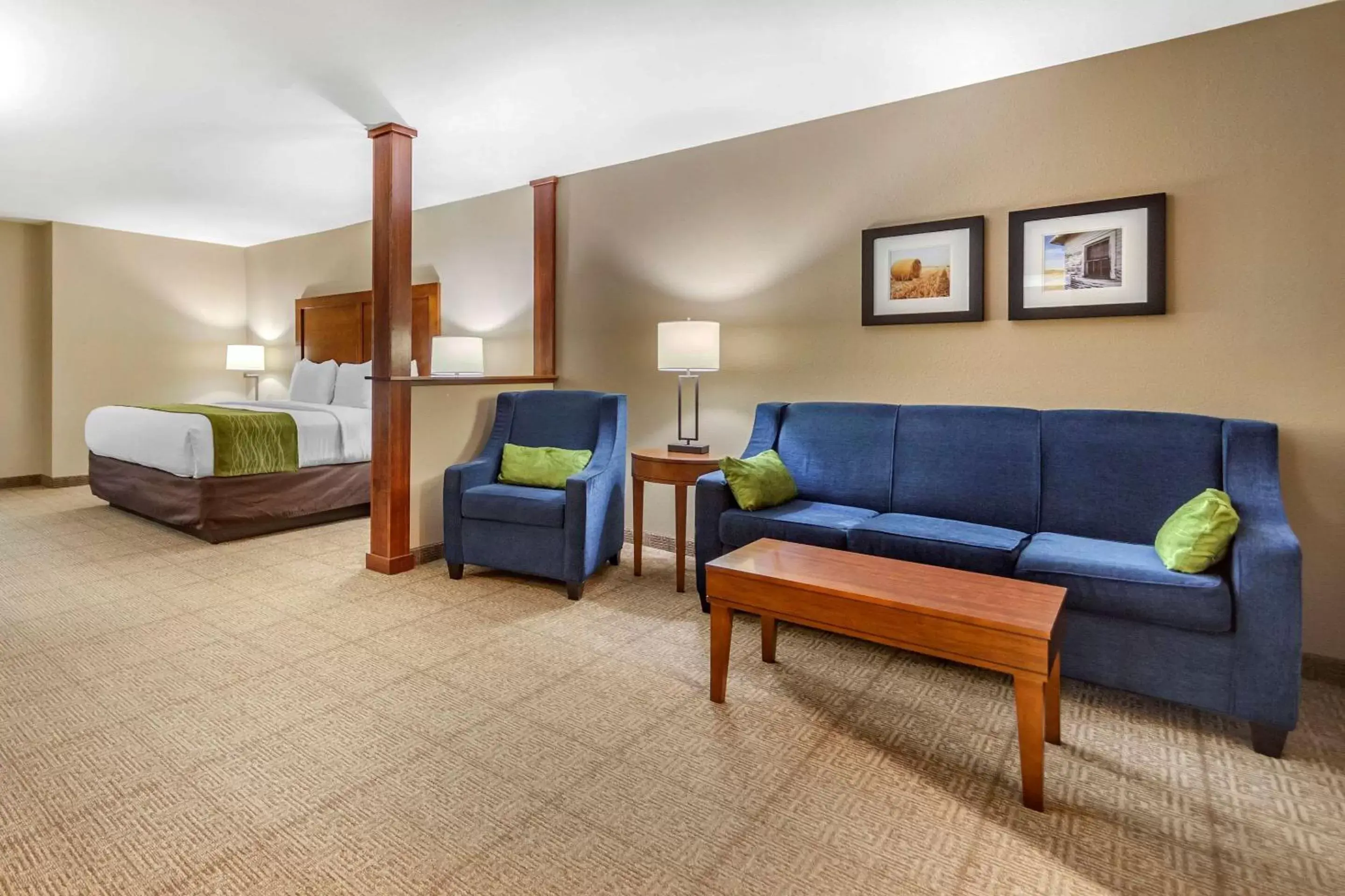 Photo of the whole room, Seating Area in Comfort Inn & Suites Avera Southwest